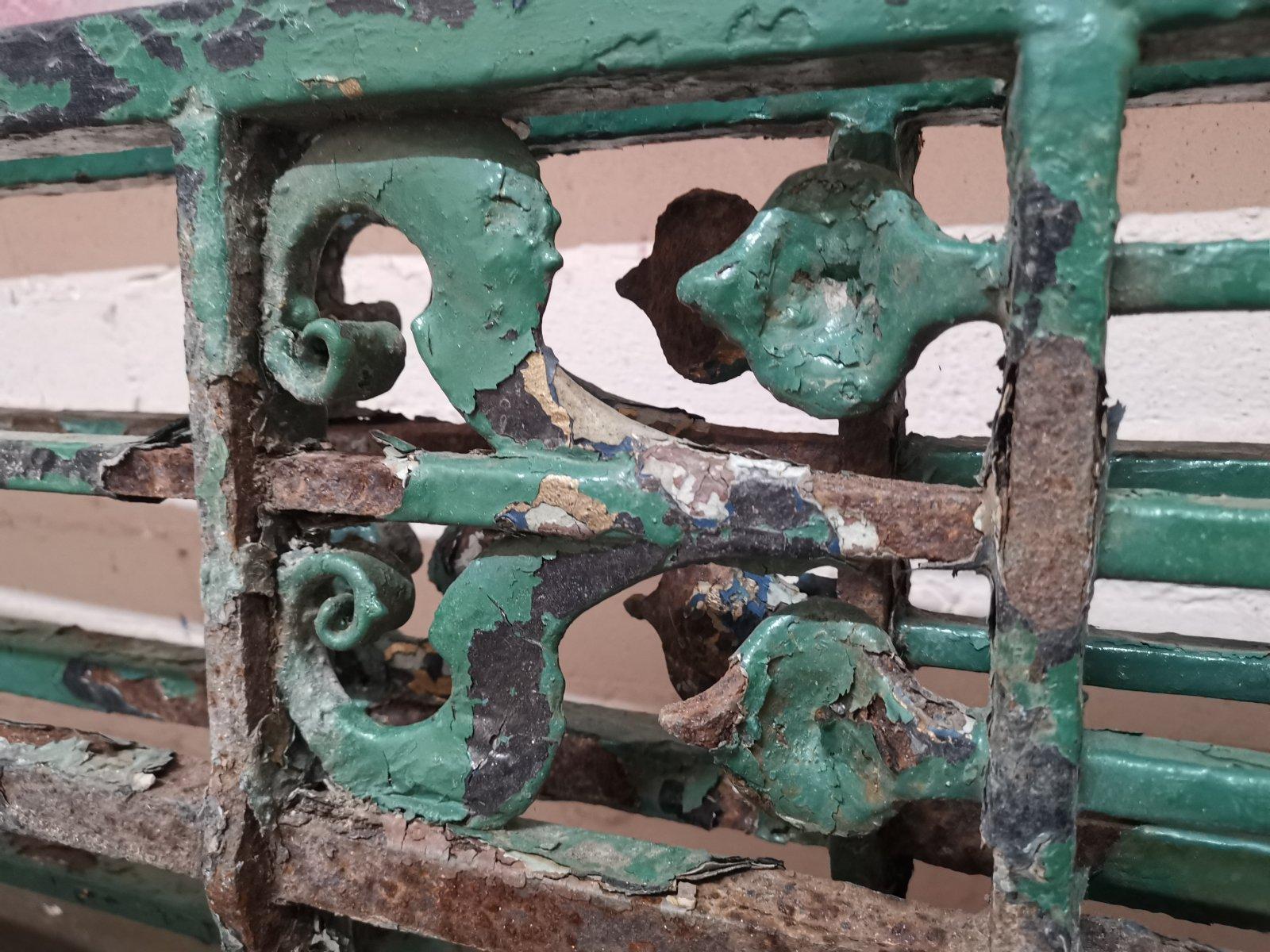 An exceptional period pair of Arts & Crafts hand hammered & wrought iron gates For Sale 8
