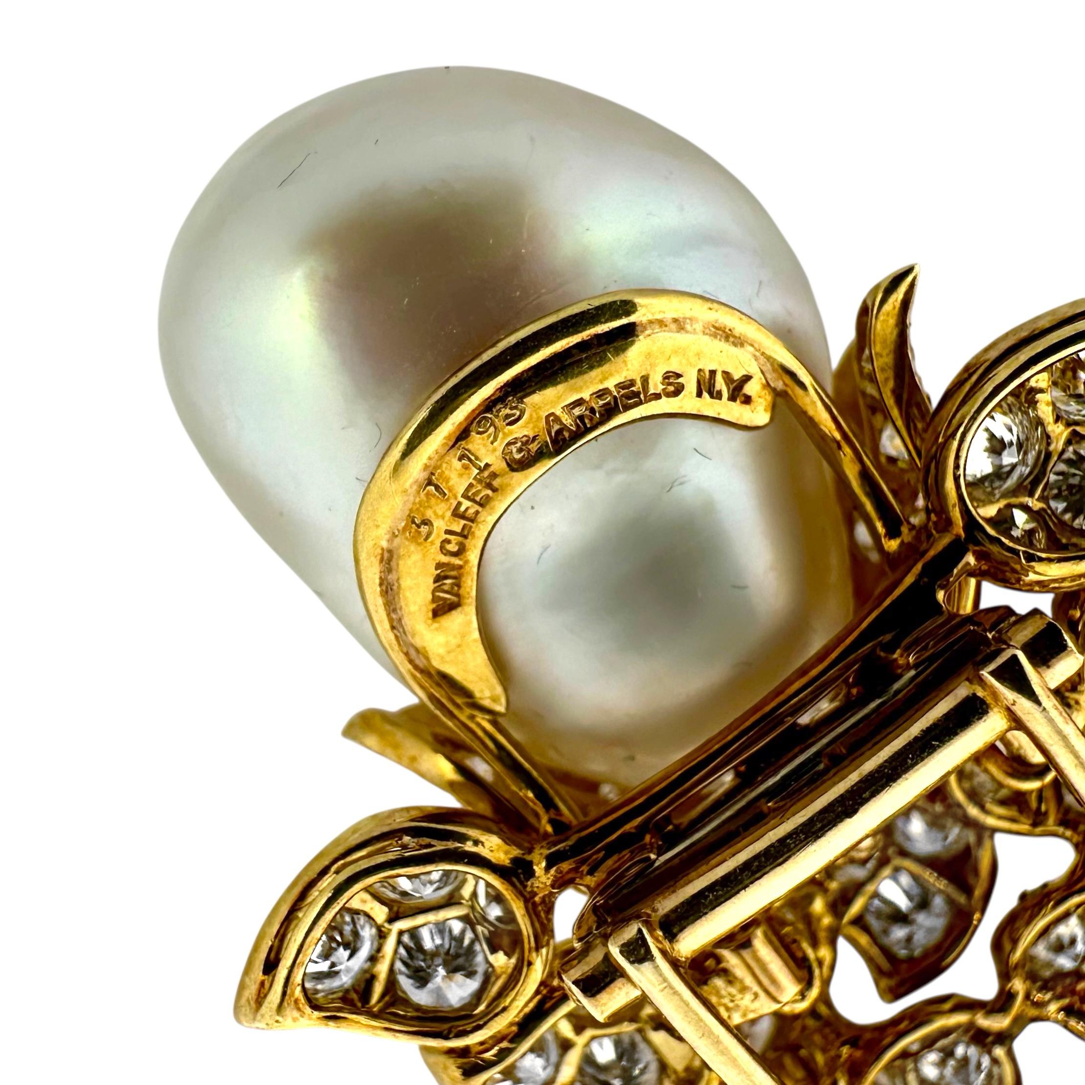 Uno splendido set di spille Van Cleef & Arpels in oro giallo con diamanti e perle barocche In condizioni buone in vendita a Palm Beach, FL