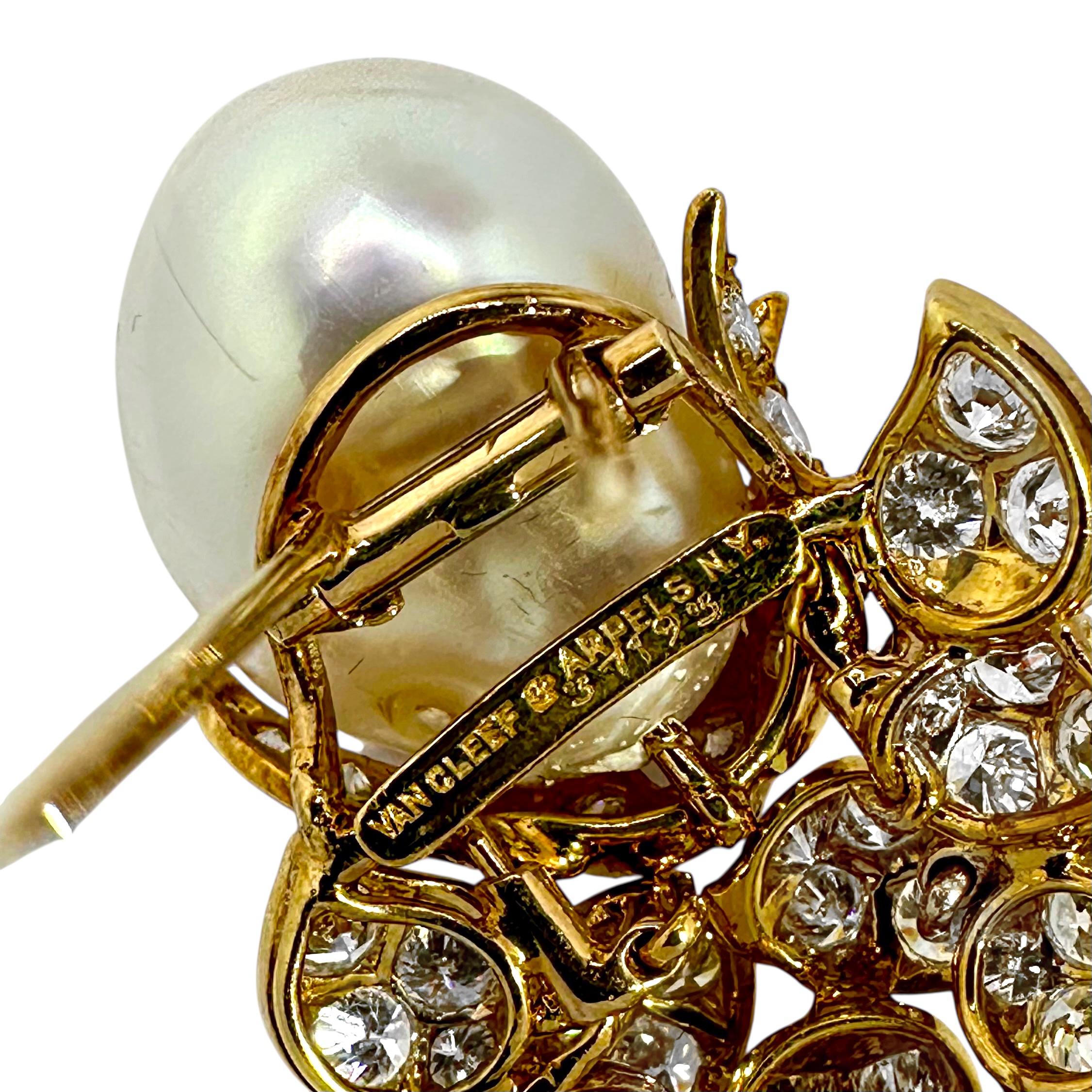 Donna Uno splendido set di spille Van Cleef & Arpels in oro giallo con diamanti e perle barocche in vendita