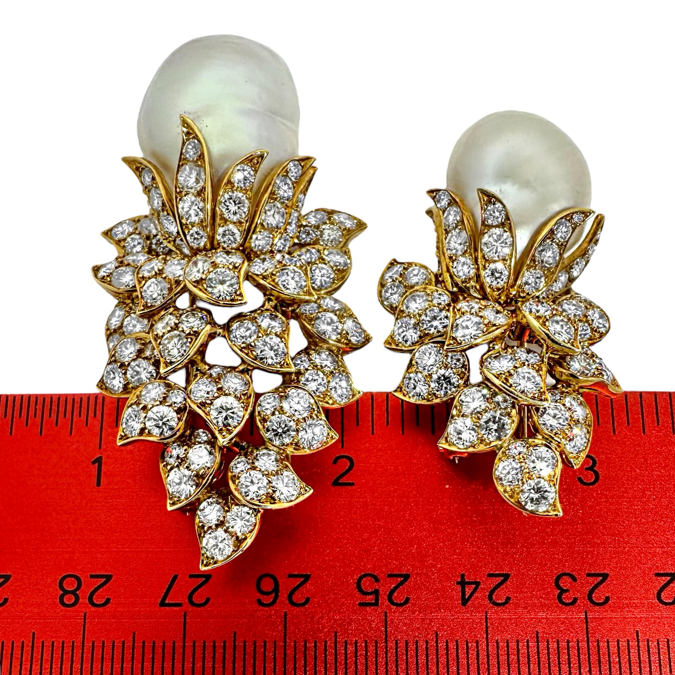 Uno splendido set di spille Van Cleef & Arpels in oro giallo con diamanti e perle barocche in vendita 1