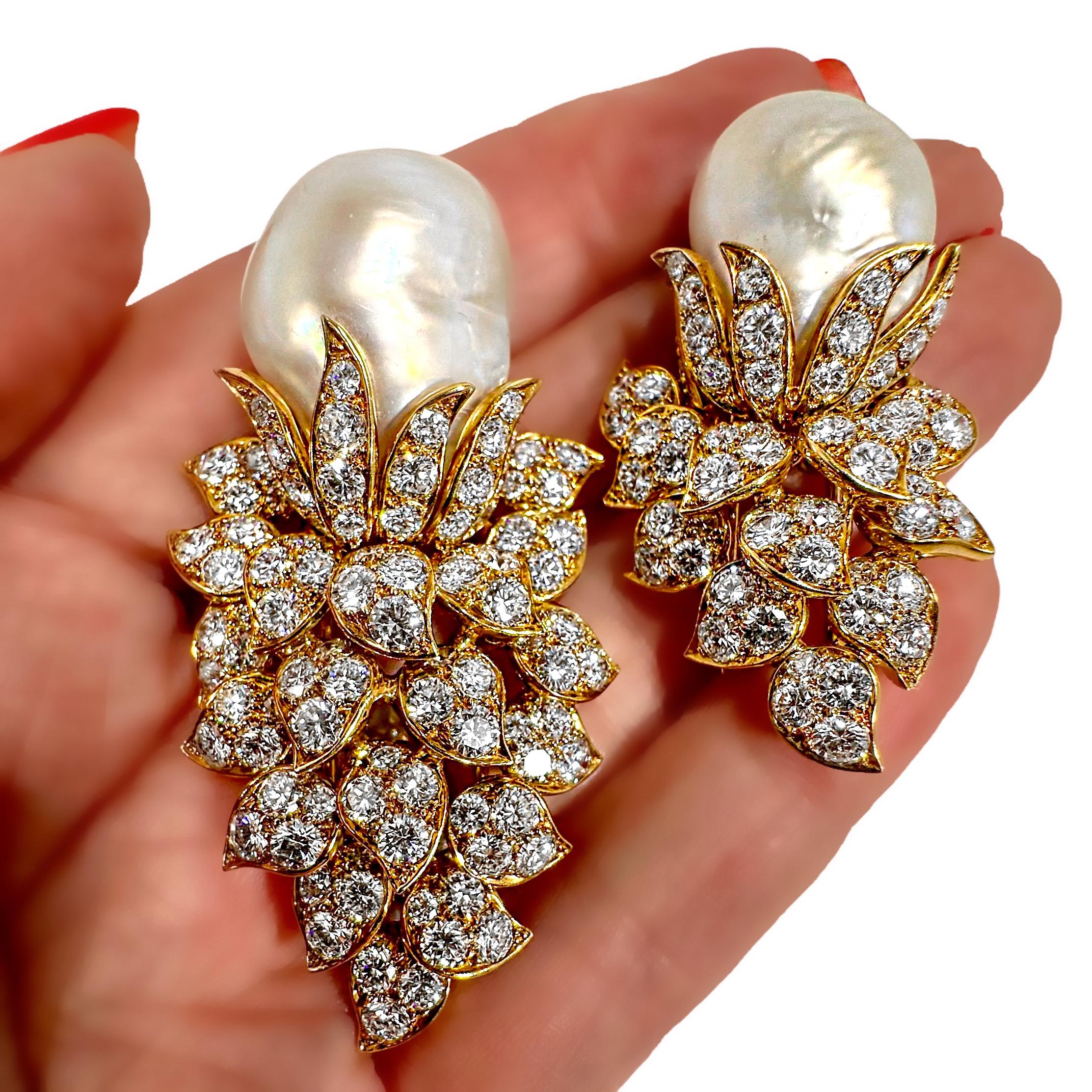 Uno splendido set di spille Van Cleef & Arpels in oro giallo con diamanti e perle barocche in vendita 3
