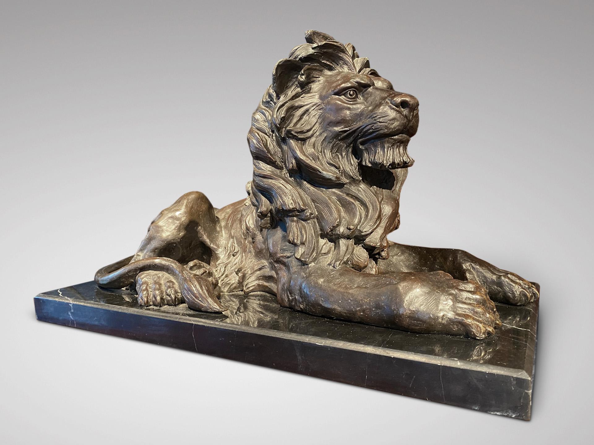 Atemberaubende signierte große Löwe-Bronzestatue von Barye Strong (Empire) im Angebot