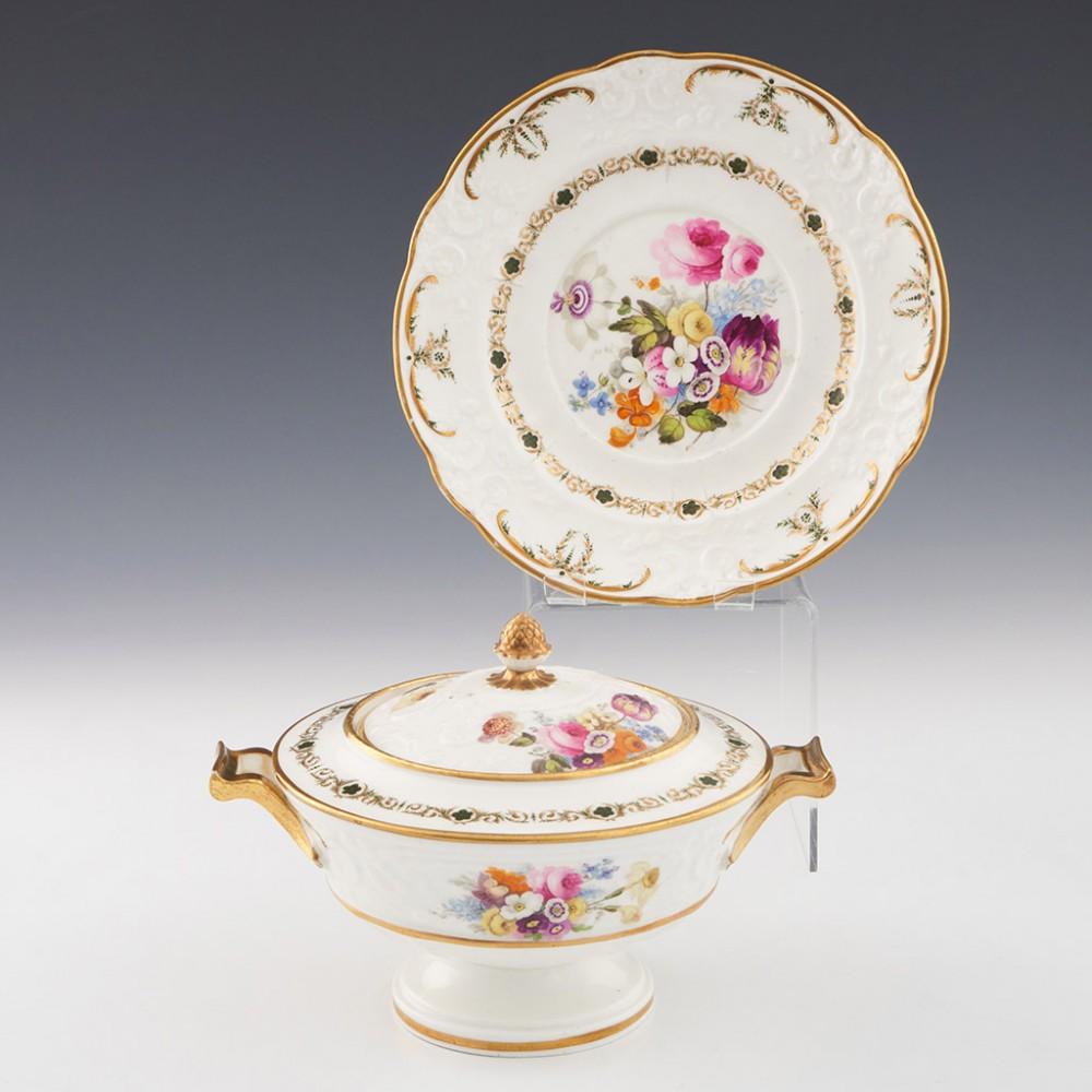 English A Stunning Swansea Porcelain Sauce Tureen, Cover and Stand, c1820 For Sale