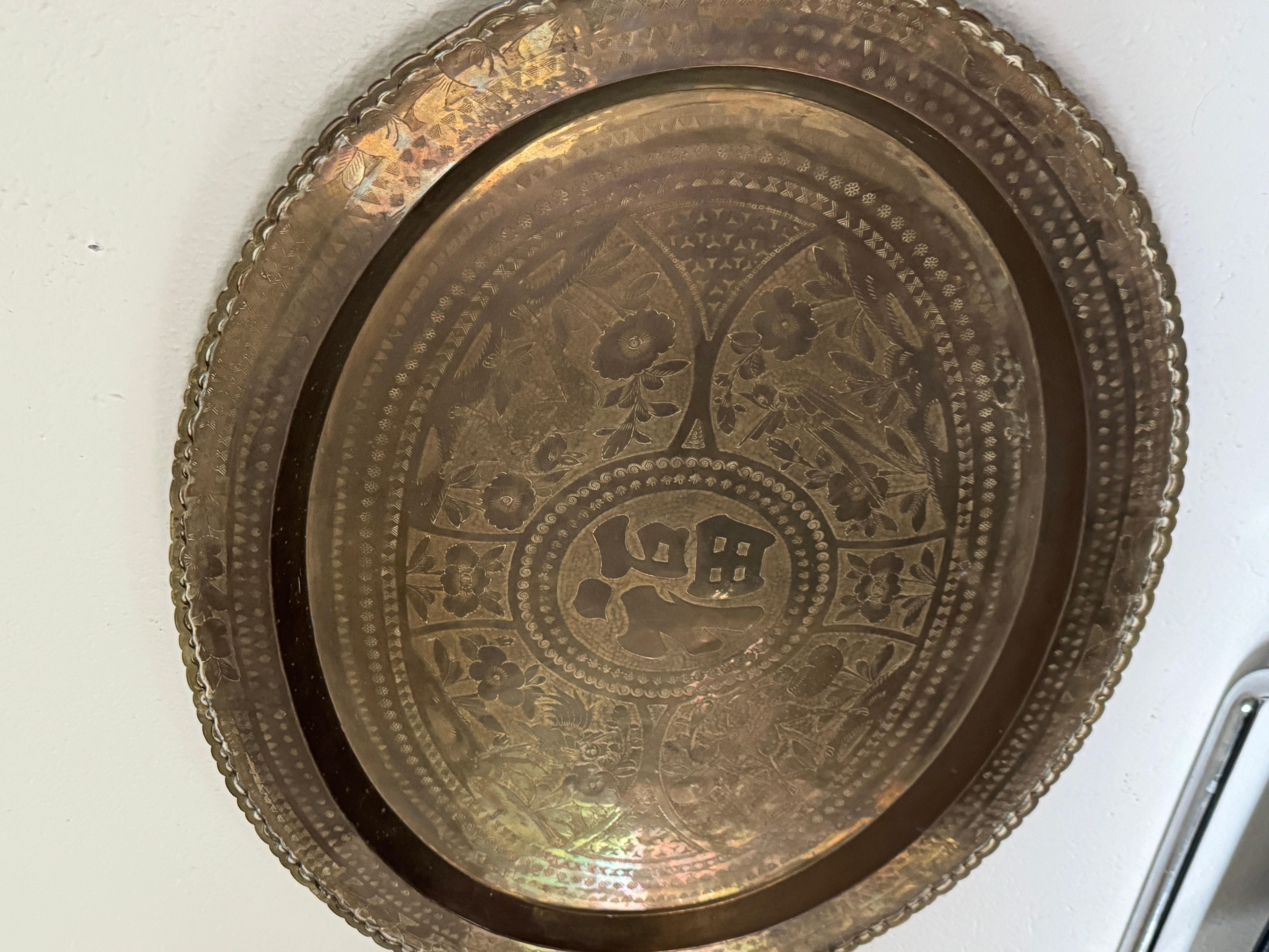 A stunning vintage Hong Kong brass tray, made in the 1940s. Handcrafted  For Sale 3