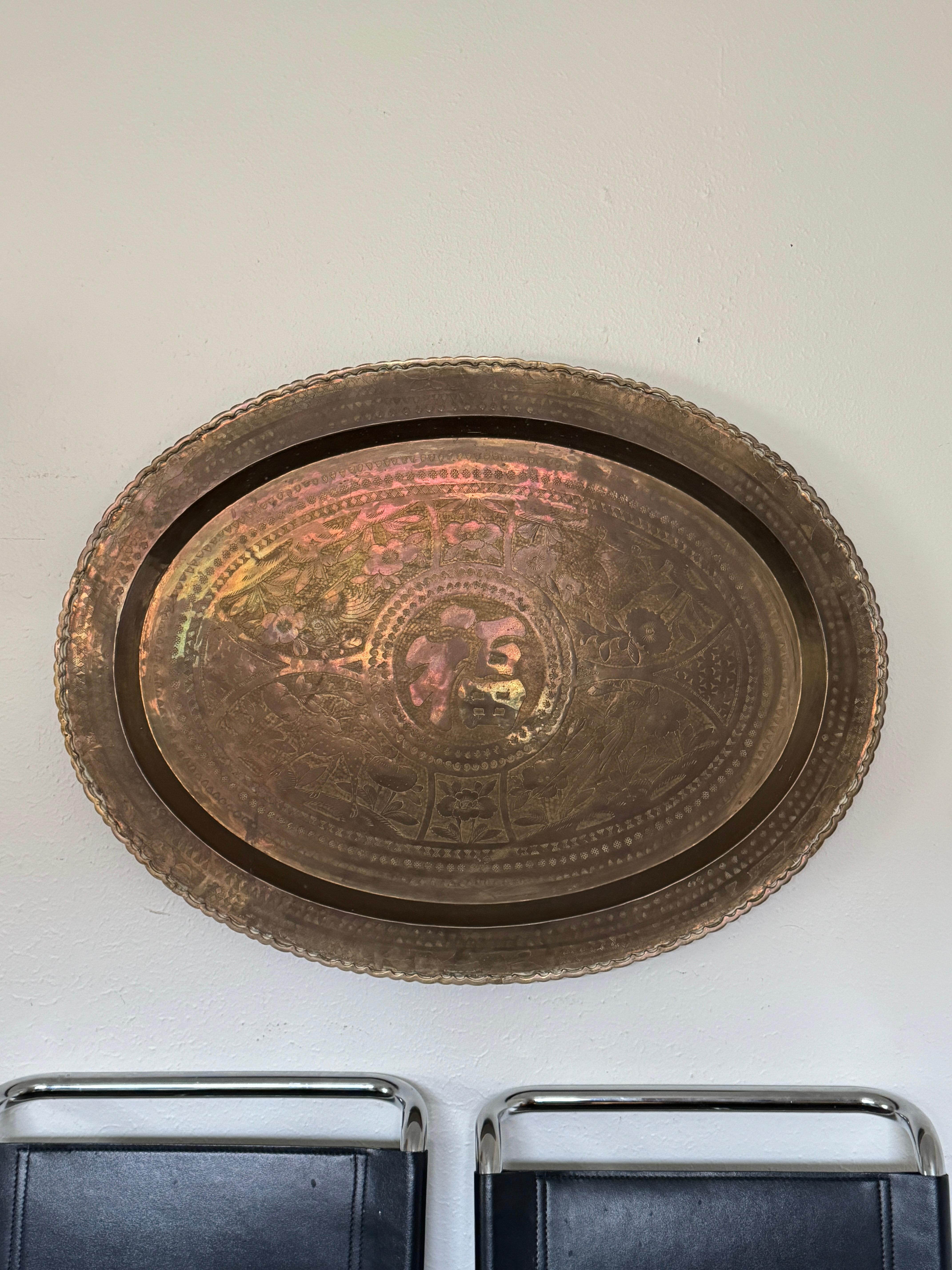 A stunning vintage Hong Kong brass tray, made in the 1940s. Handcrafted  For Sale 4