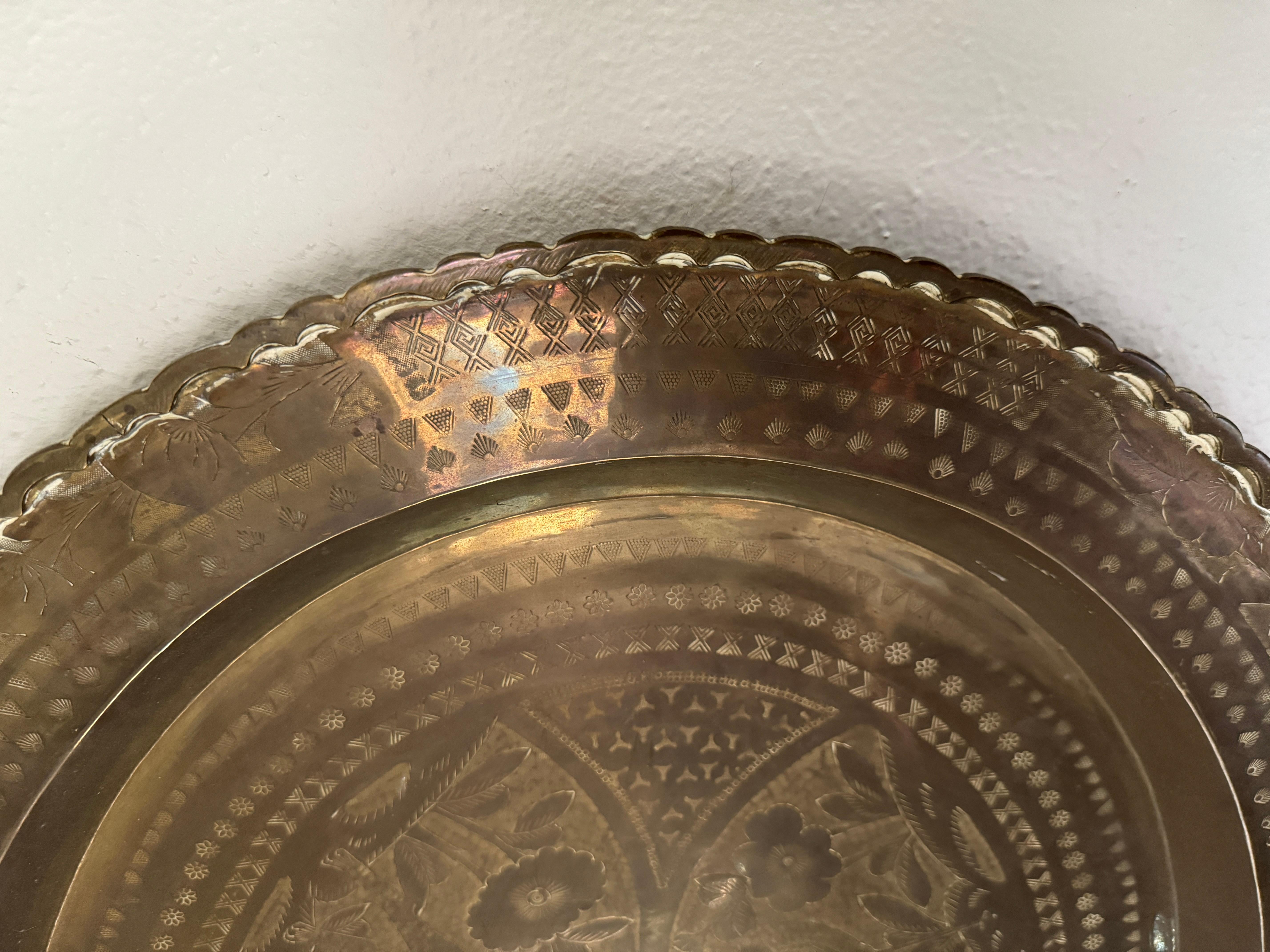 A stunning vintage Hong Kong brass tray, made in the 1940s. Handcrafted  For Sale 1