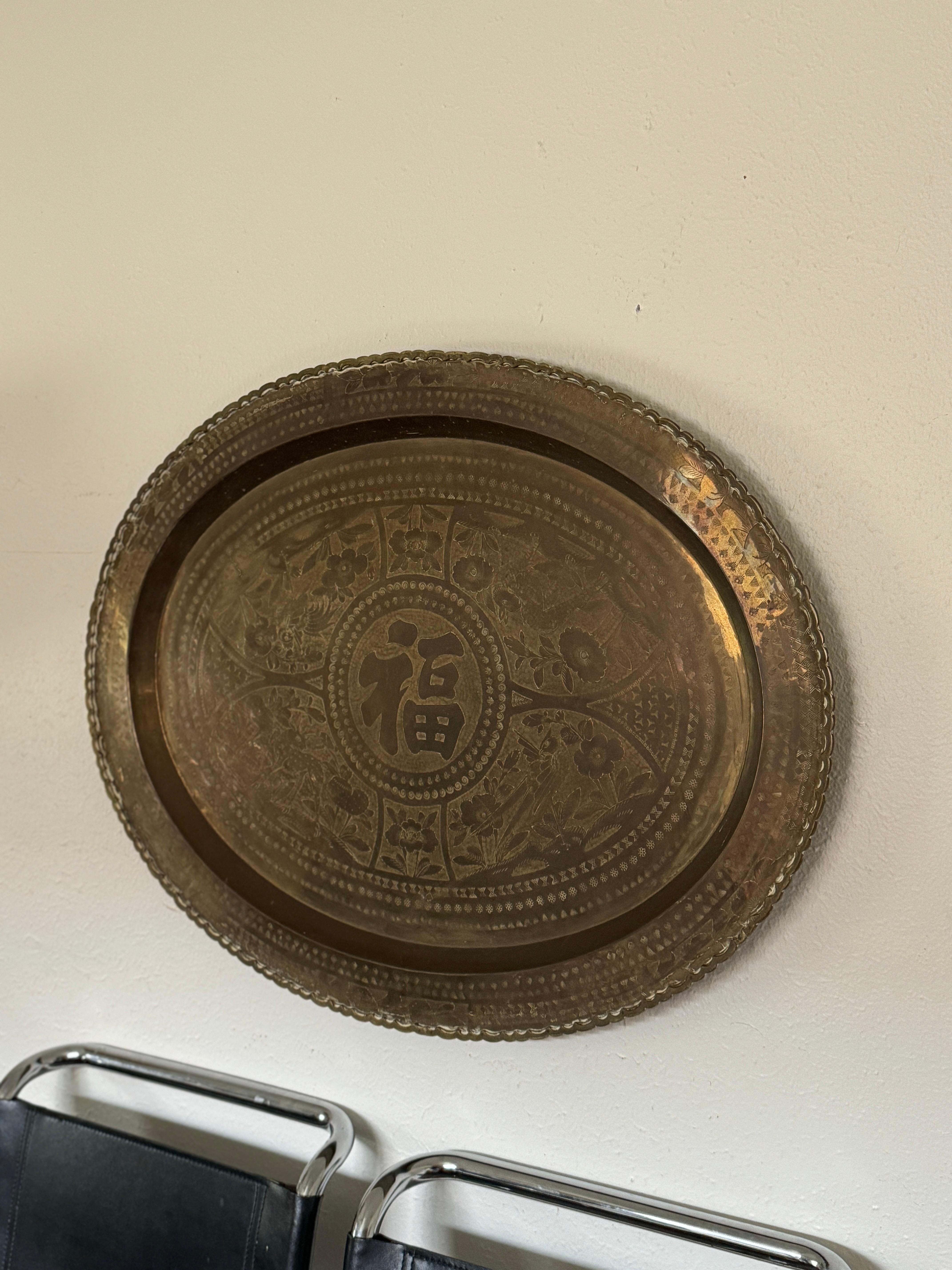 A stunning vintage Hong Kong brass tray, made in the 1940s. Handcrafted  For Sale 2