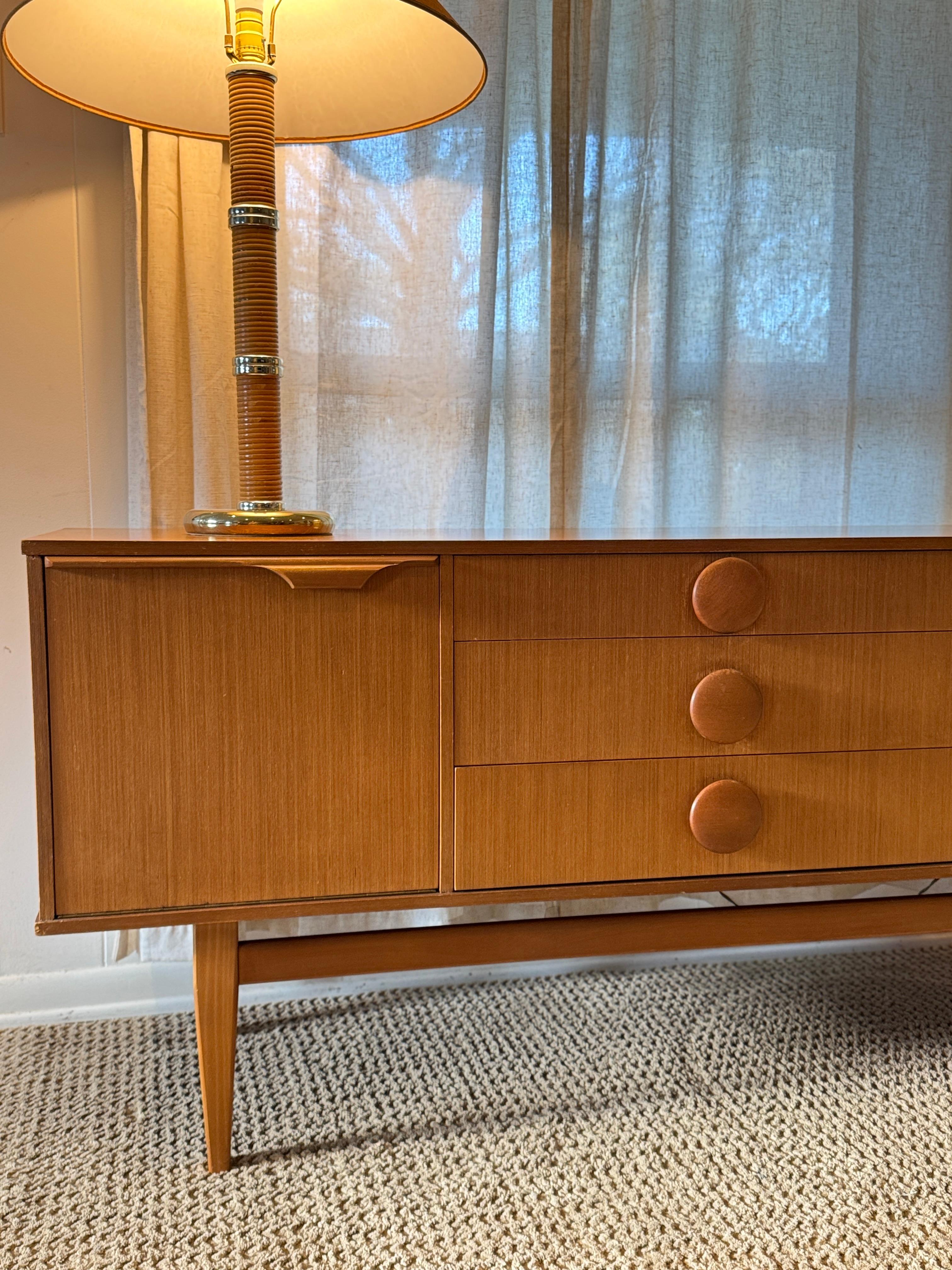 Superbe buffet vintage en teck de Stonehill, vers les années 1960. 4