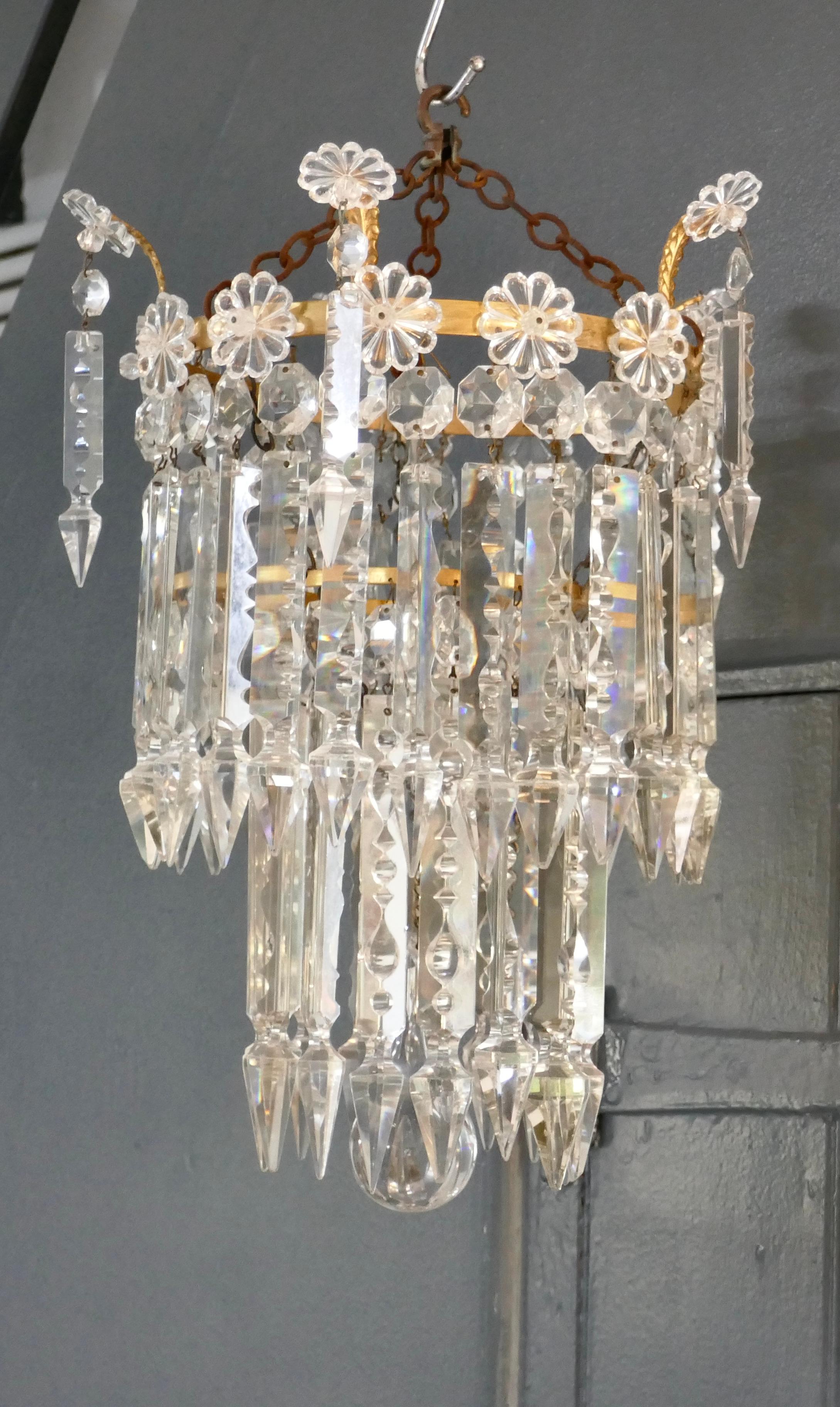 Début du 20ème siècle Un magnifique lustre en cristal à 2 niveaux en forme de cascade    en vente