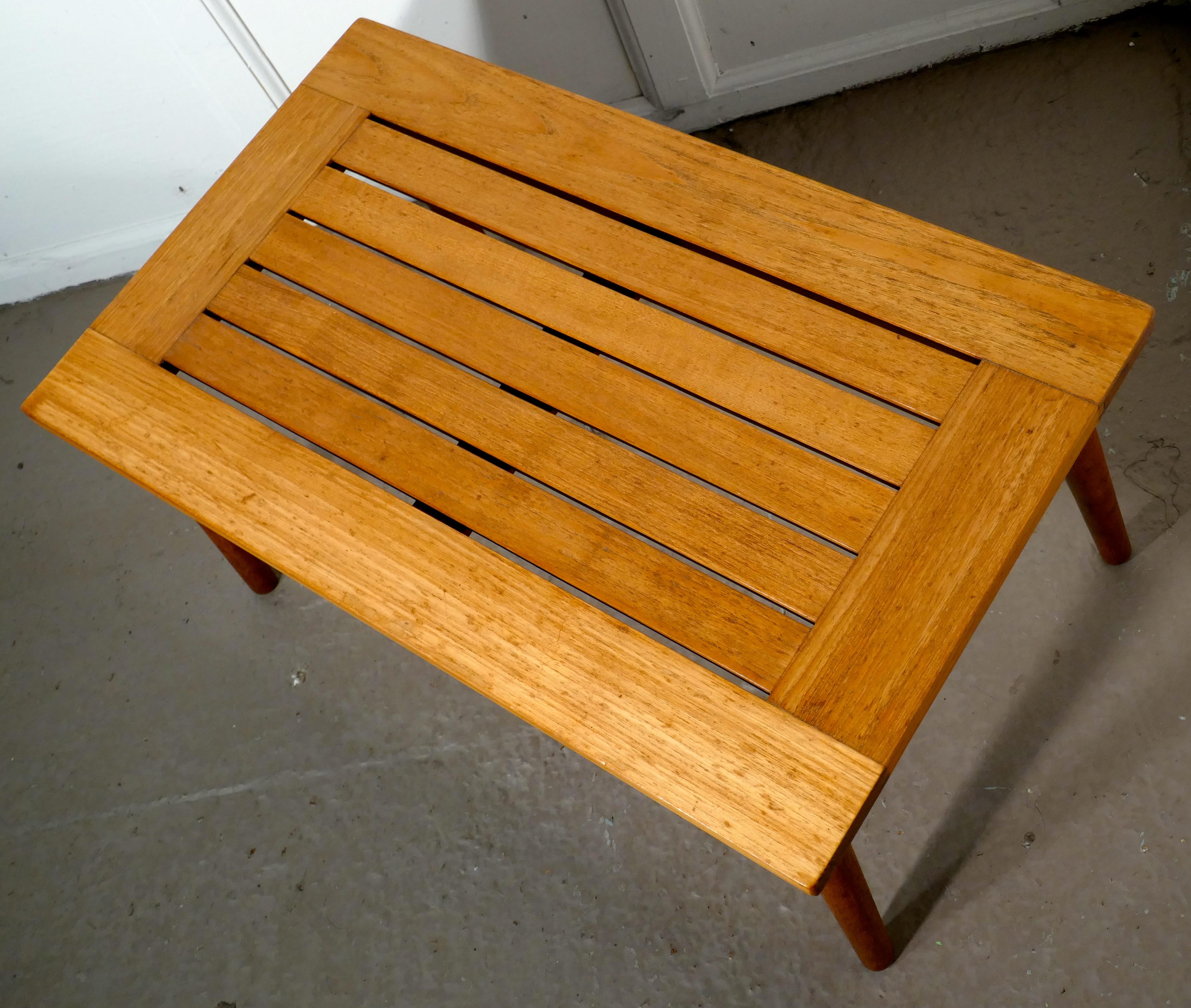 Sturdy Danish 1960s Retro Teak Luggage Rack, Suitcase Stand by Jonelle In Good Condition In Chillerton, Isle of Wight