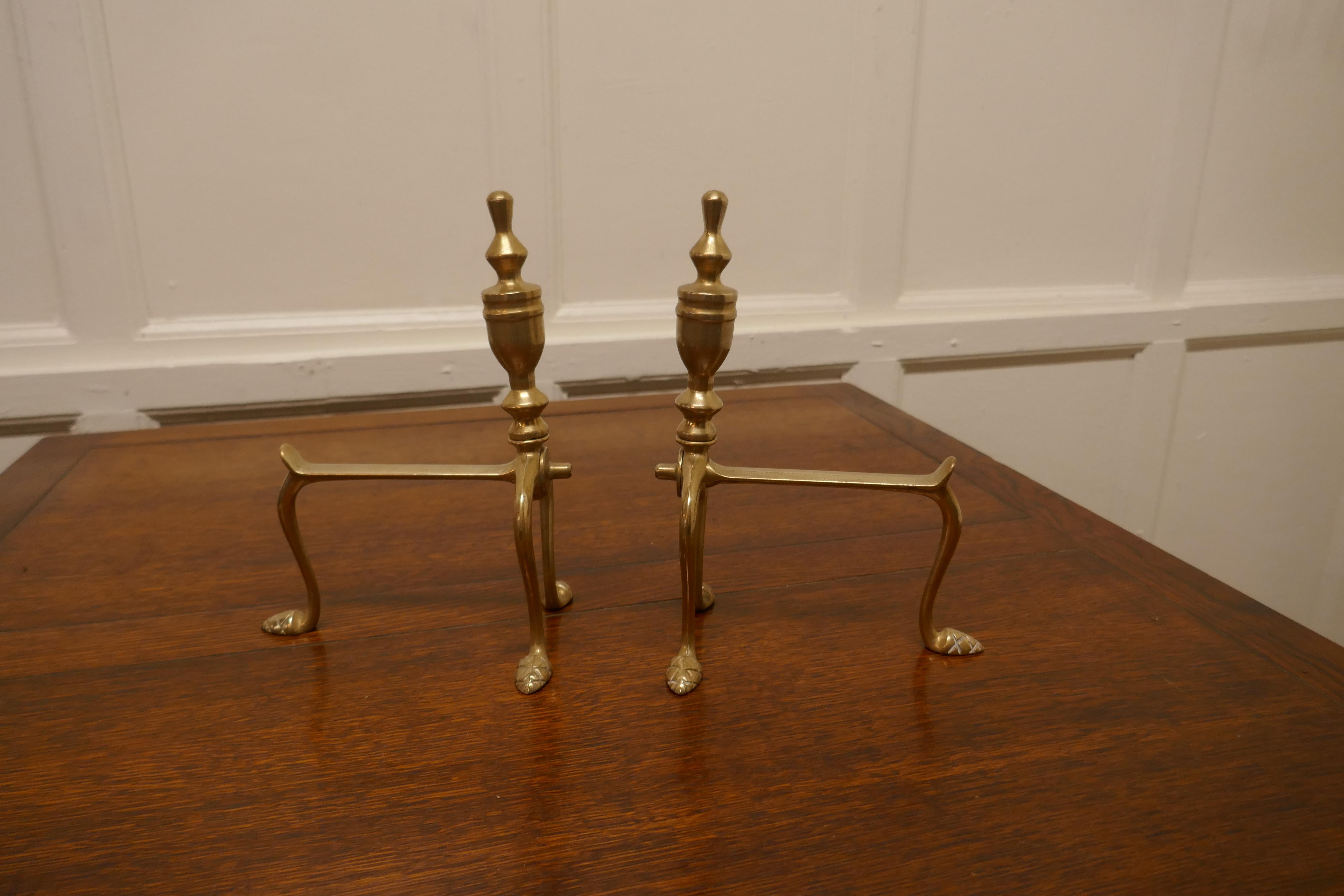 Sturdy Pair of Victorian Brass Andirons or Fire Dogs In Good Condition For Sale In Chillerton, Isle of Wight