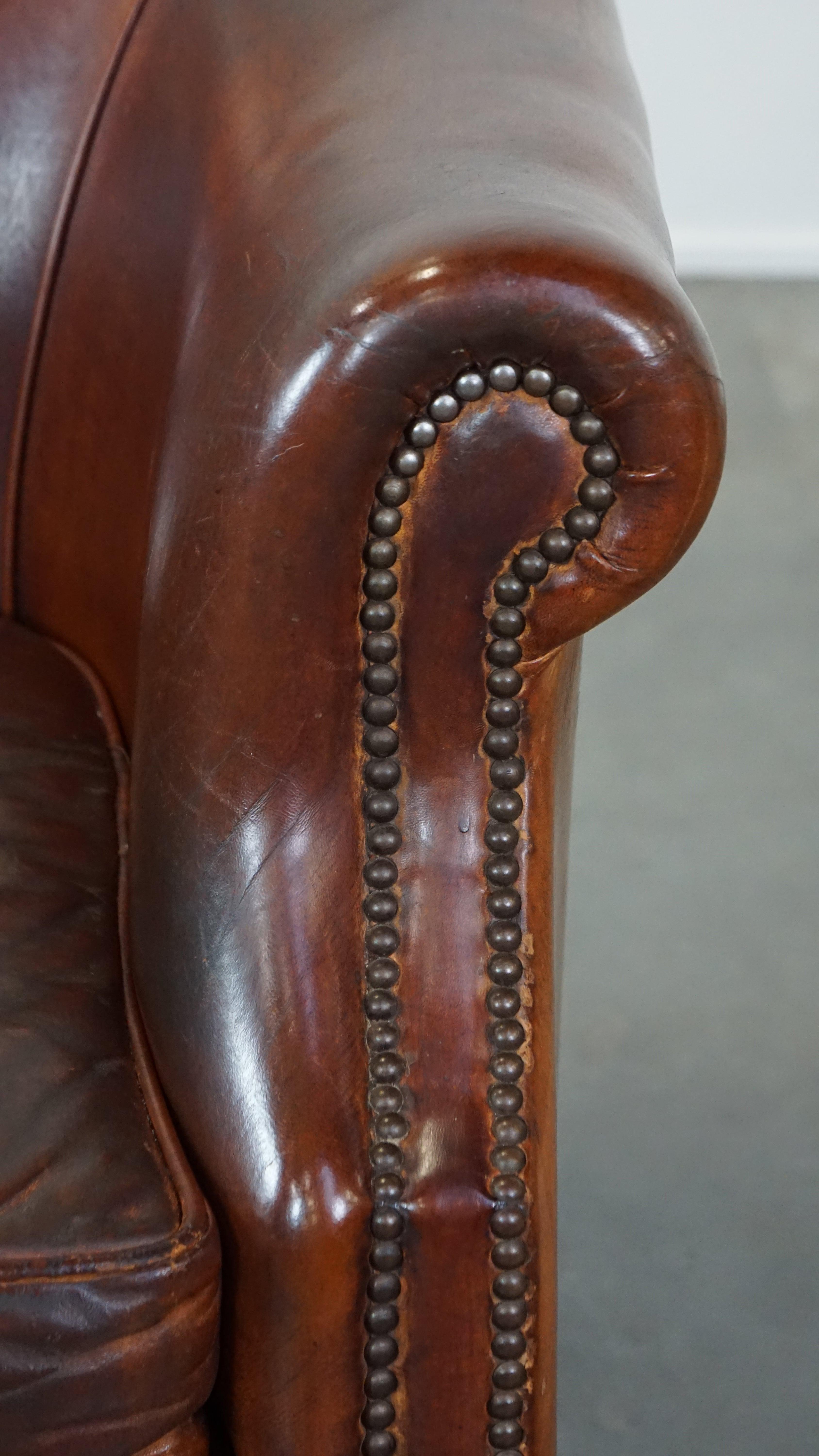Un fauteuil club à la fois robuste et confortable en cuir de mouton en vente 7