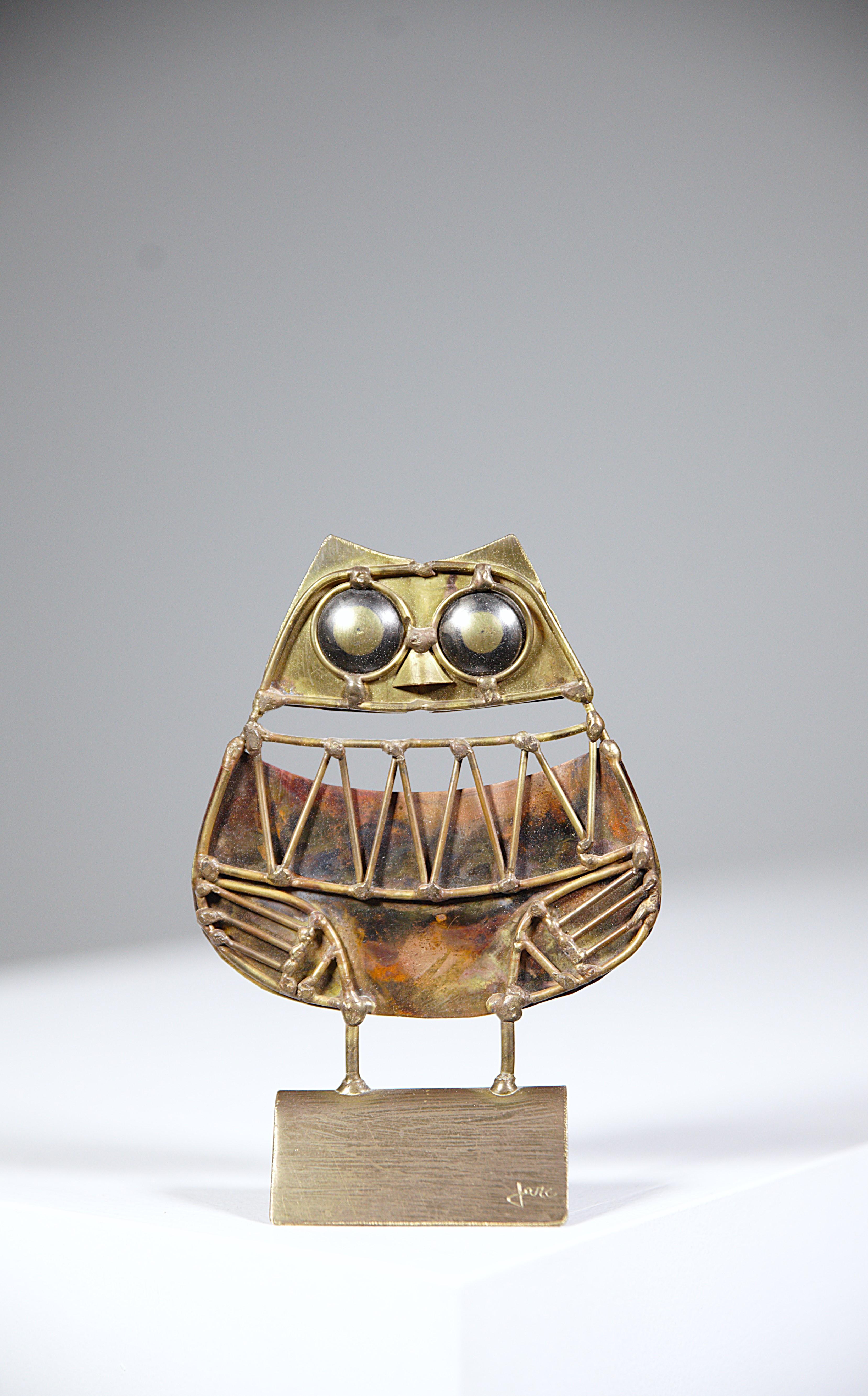 Eine stilisierte Eulenskulptur von JARC Frankreich 1970er Jahre

Nicht zu groß, aber sehr elegant

Aus geschweißtem Messing.

Unterschrieben.