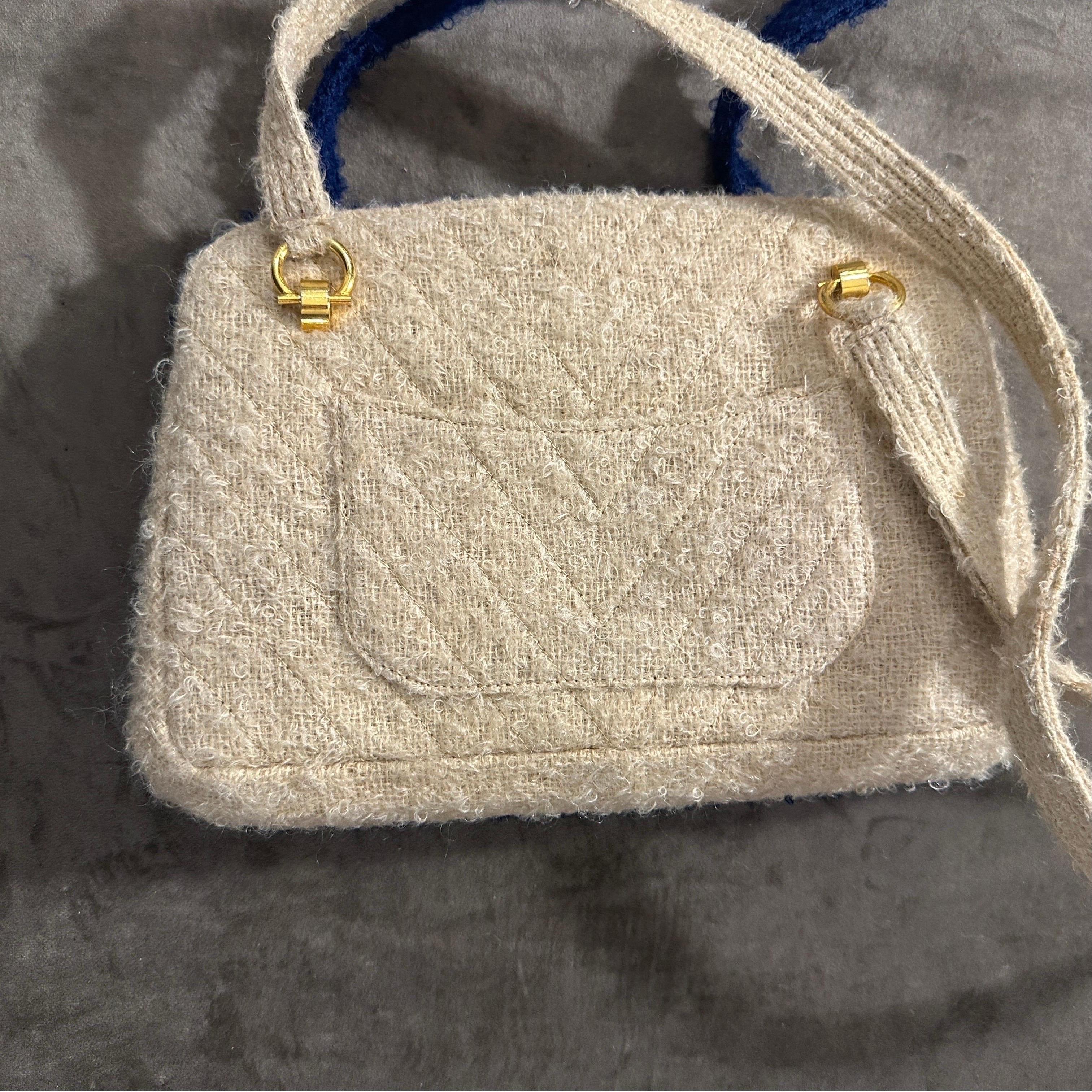 A Stylish 1960s Blue and Creamy Fabric Double-Face Italian Hand-Bag For Sale 1