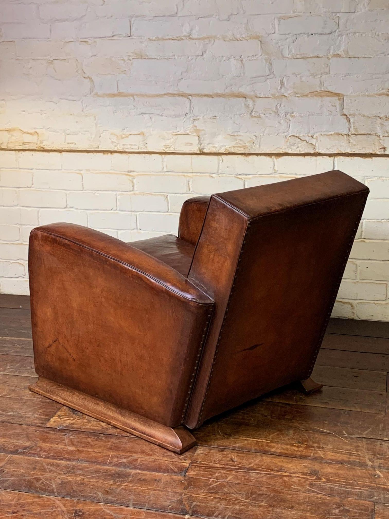 A Stylish and Rare 1930's French Leather Club Chair, Art Deco Model For Sale 1
