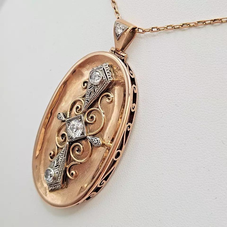 Women's or Men's A Stylish Antique German Art Deco Diamond Pendent in 14k Solid Yellow Gold For Sale