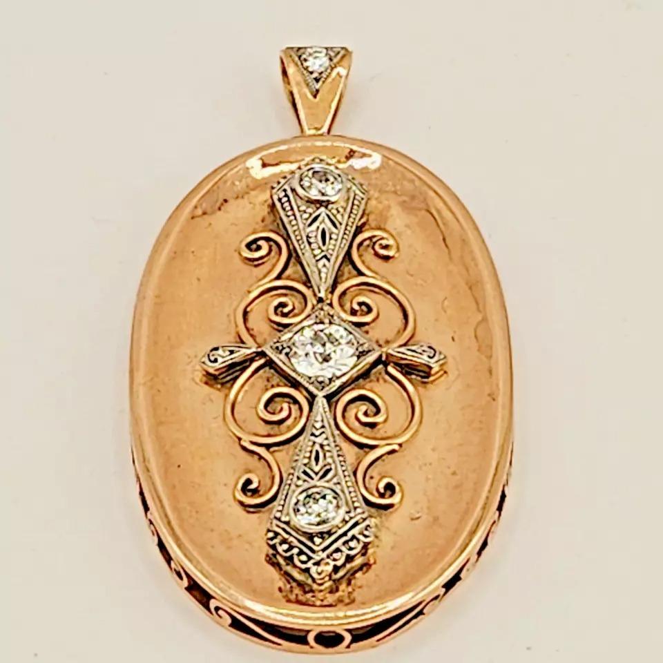 A Stylish Antique German Art Deco Diamond Pendent in 14k Solid Yellow Gold For Sale 1