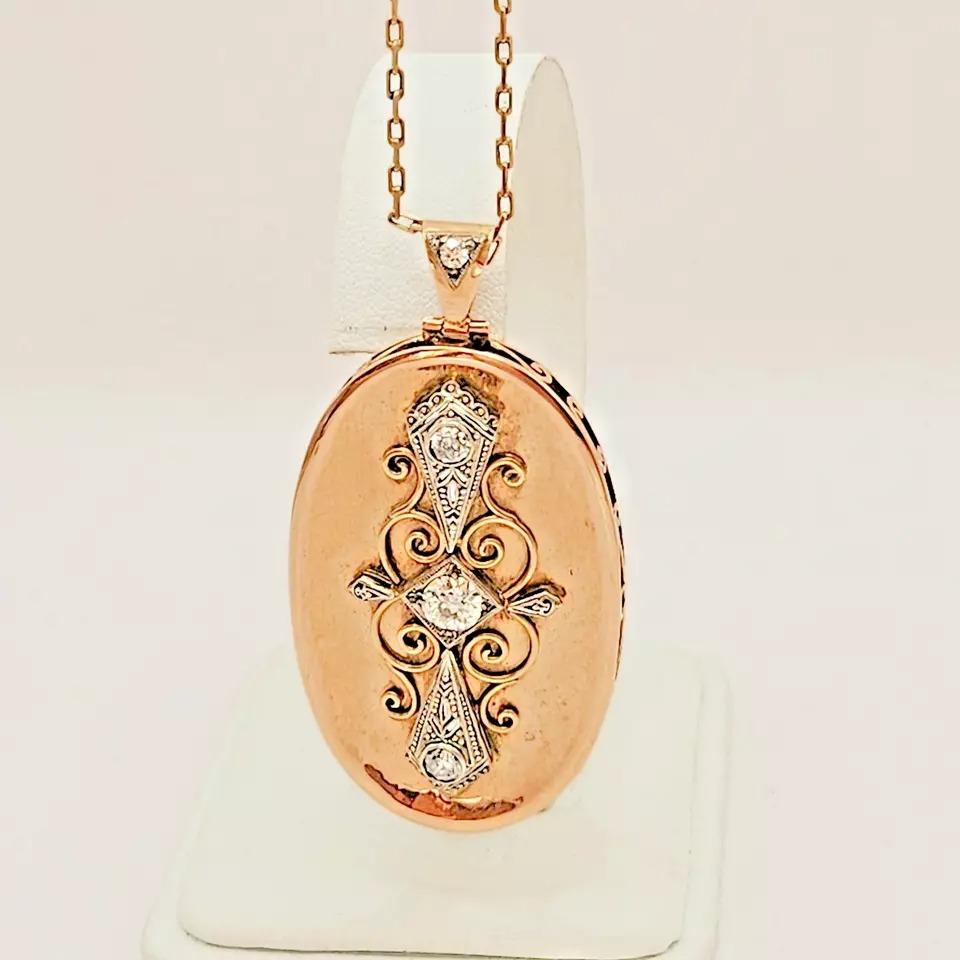A Stylish Antique German Art Deco Diamond Pendent in 14k Solid Yellow Gold For Sale 2