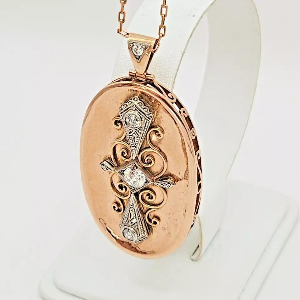 A Stylish Antique German Art Deco Diamond Pendent in 14k Solid Yellow Gold For Sale 3