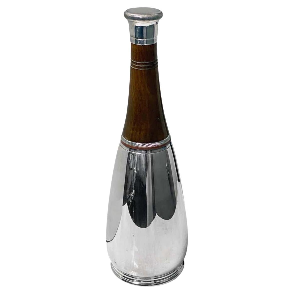 Shaker à cocktail élégant en forme de bouteille Art déco en métal argenté de Kingsway