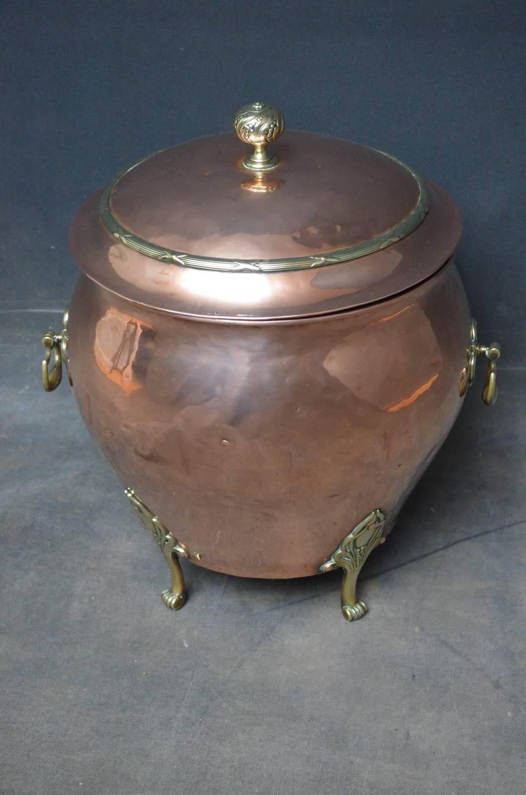 K0311 A stylish Art Nouveau coal bucket with brass handle and brass decoration to lid, brass carrying handles and elegant brass feet, circa 1900.
Measures: Height 18