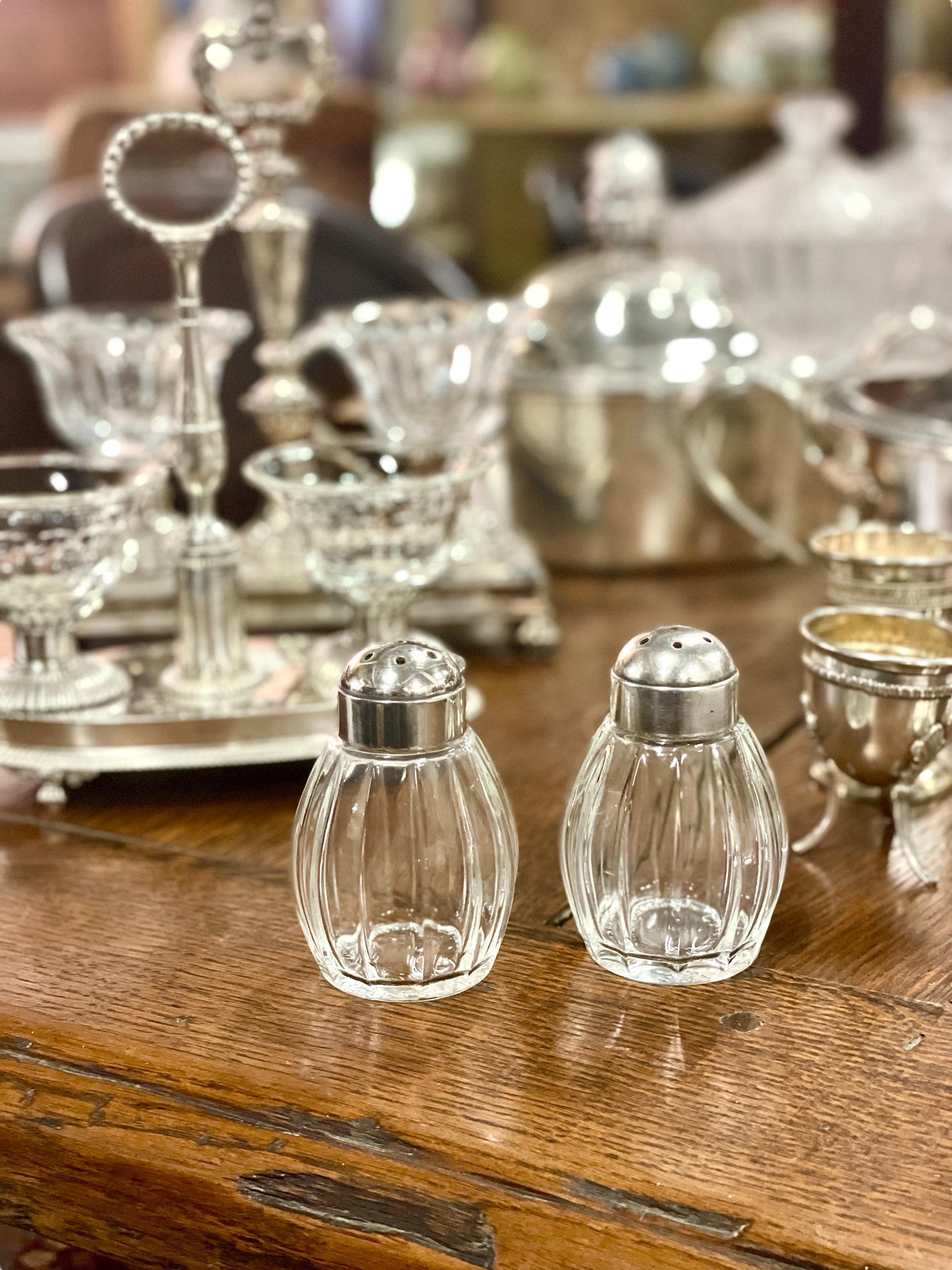 Pair of Christofle Siver and Crystal Salt and Pepper Shaker In Good Condition For Sale In LA CIOTAT, FR