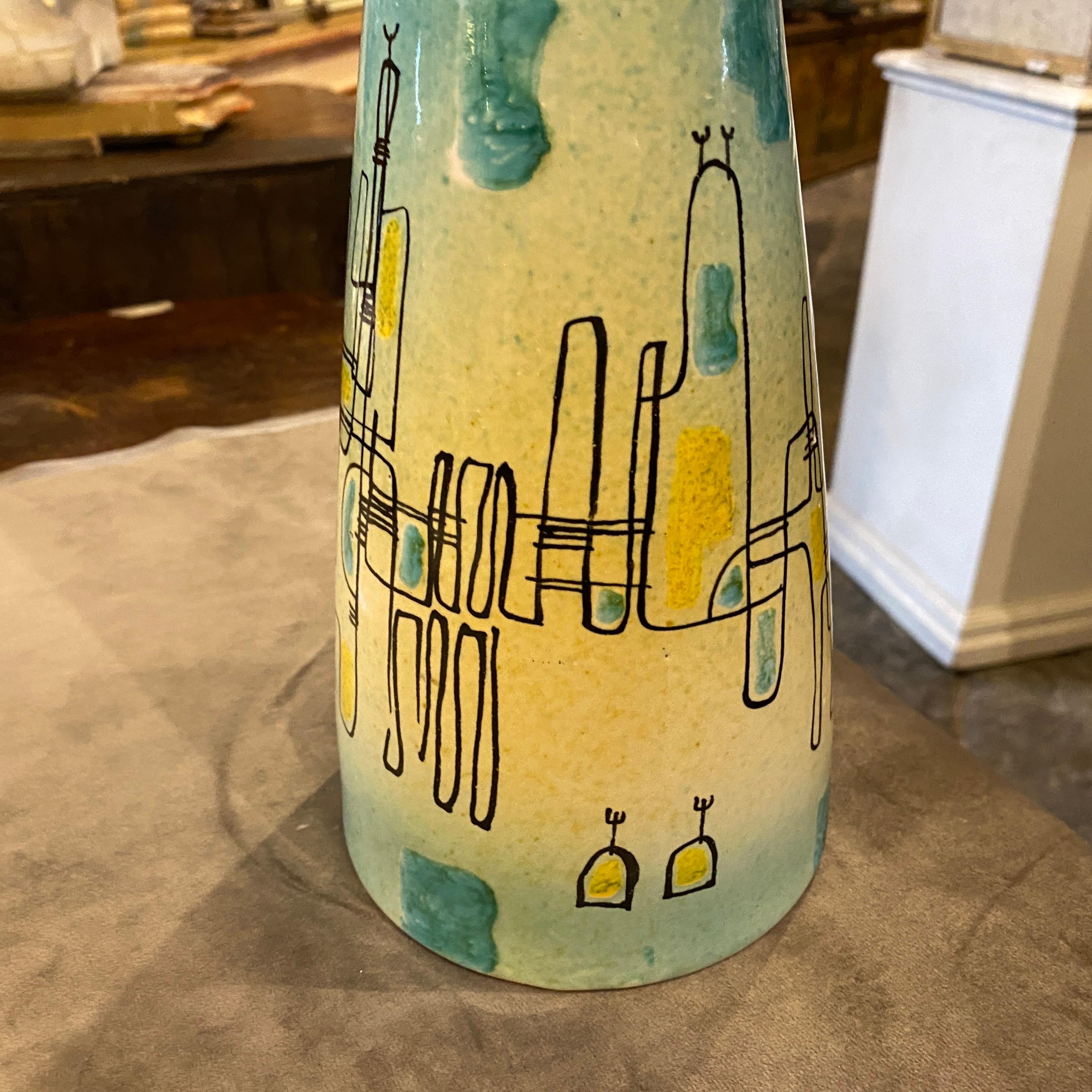 1950s Stylish Mid-Century Modern Hand-Painted Ceramic Italian Vase In Good Condition In Aci Castello, IT