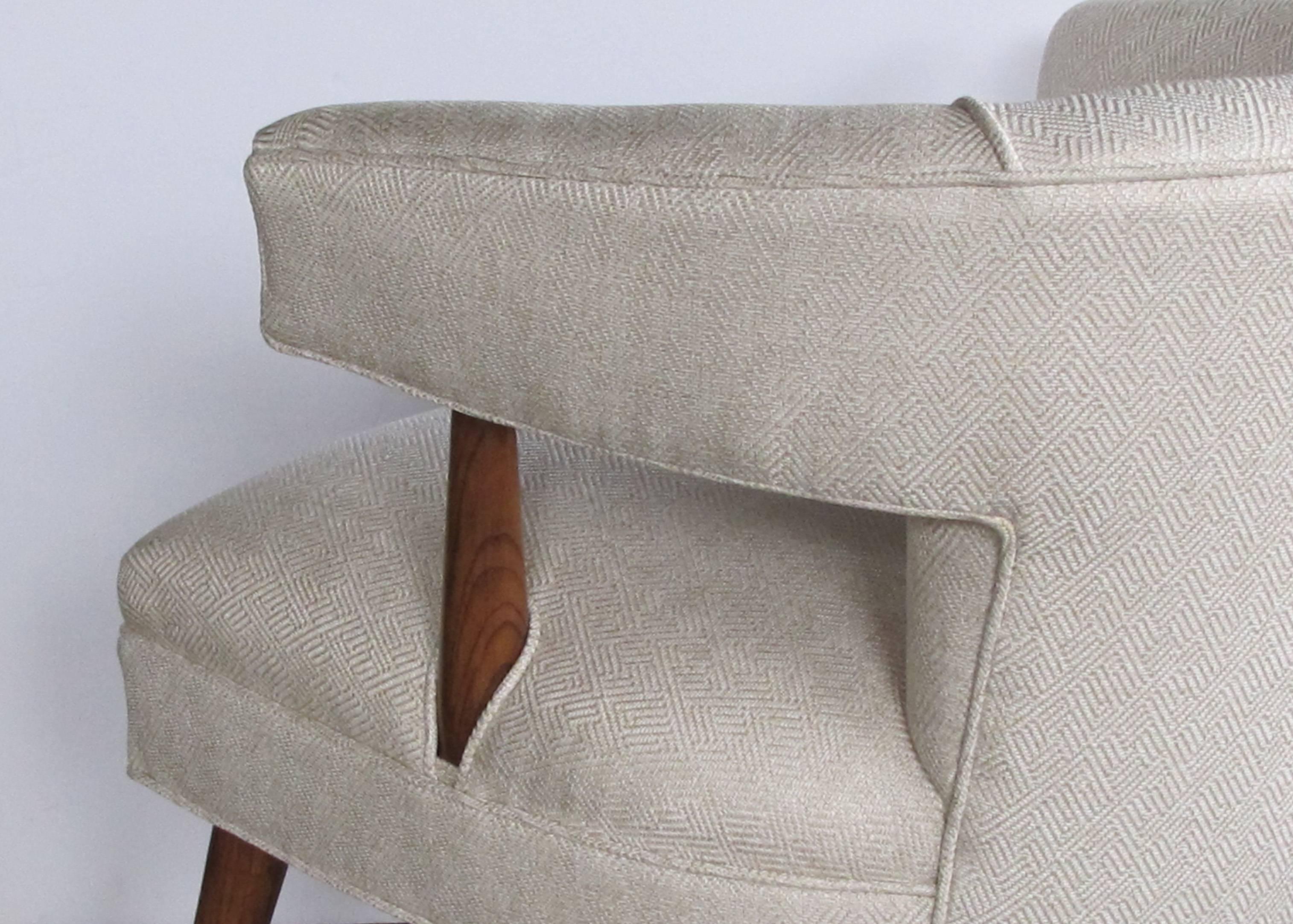 Mid-20th Century Stylish Pair of American Mid Century Barrel-Back Upholstered Armchairs