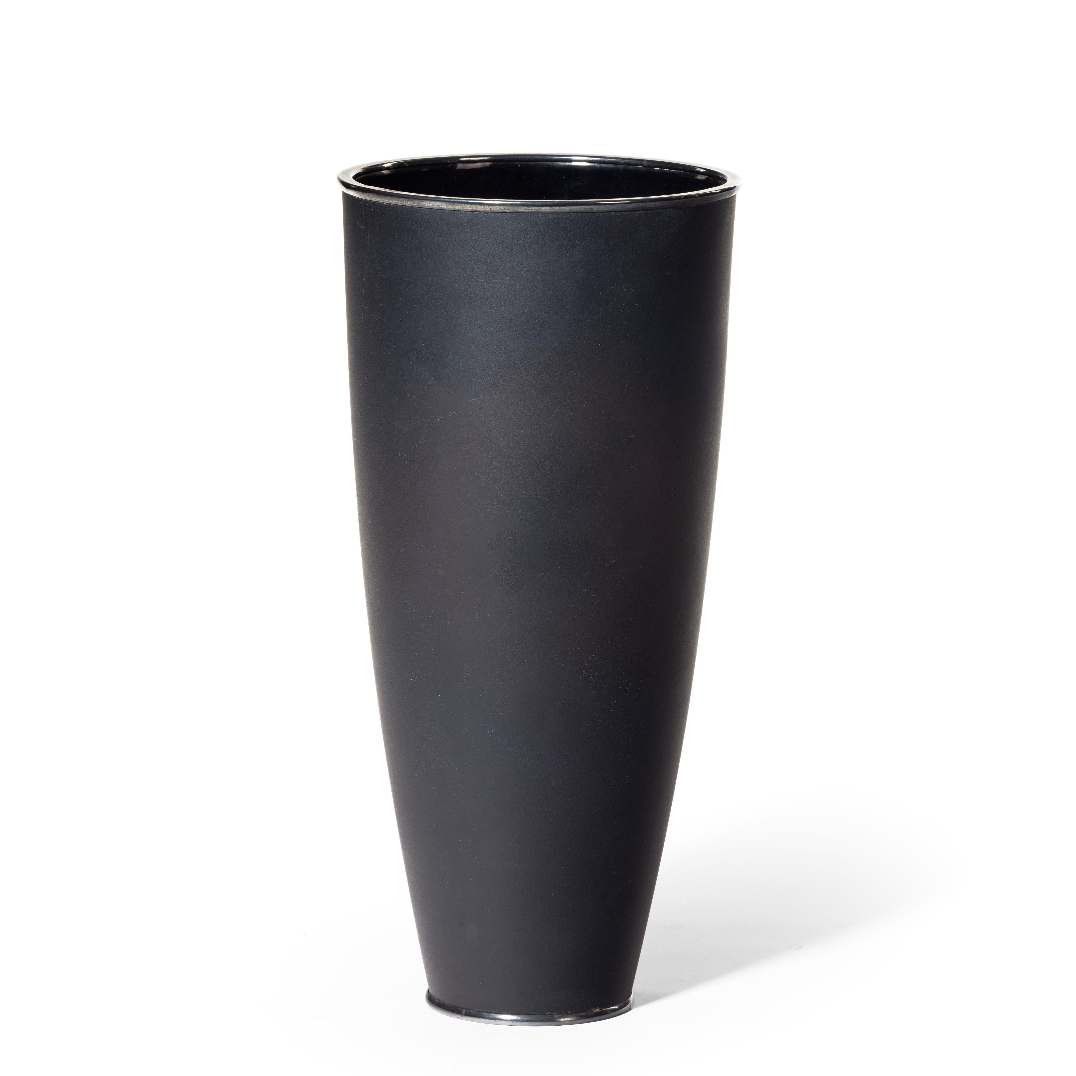 Japanese Stylish Showa Period Cloisonné Enamel Beaker Vase by Ando For Sale
