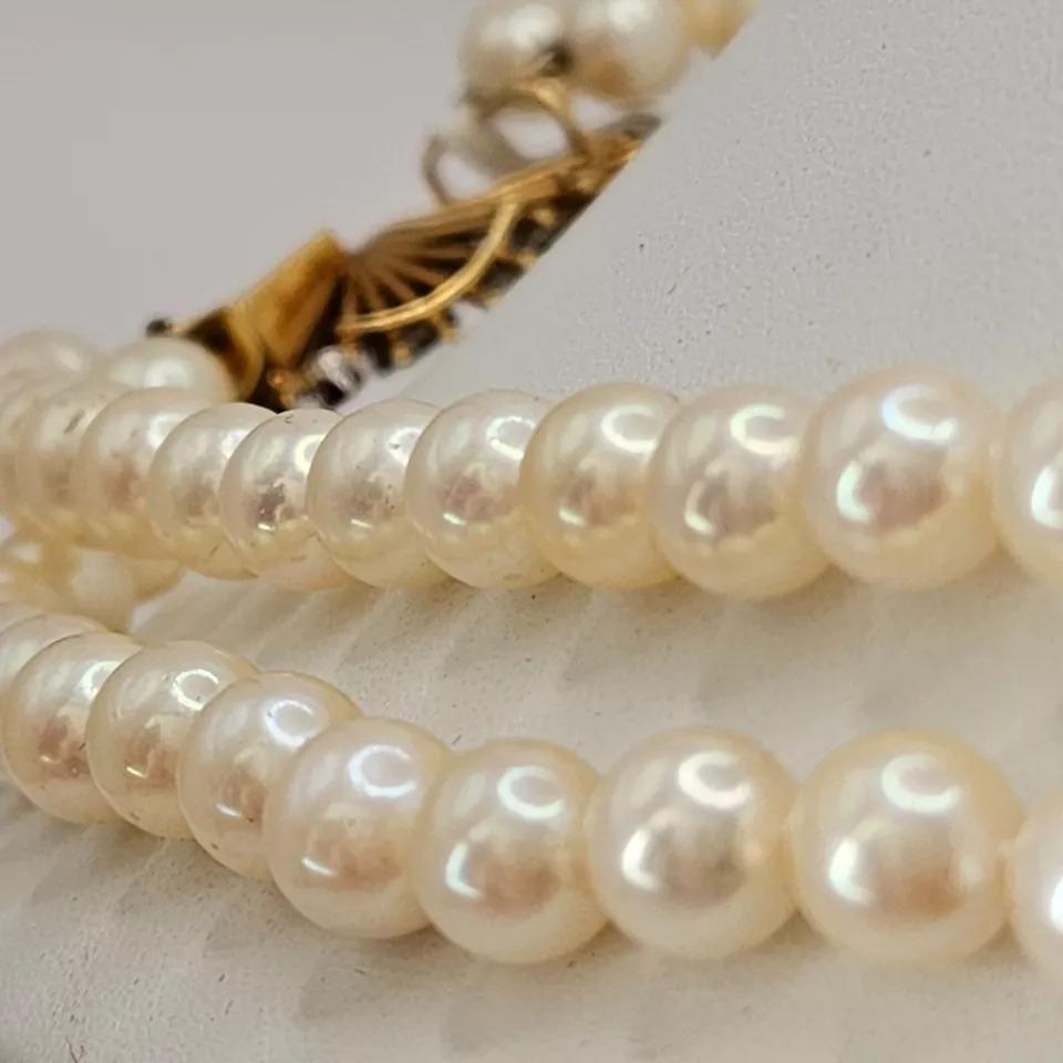A Stylish Vintage Diamond Ruby & Cultured Pearl Necklace In Good Condition For Sale In Kenley surrey, GB