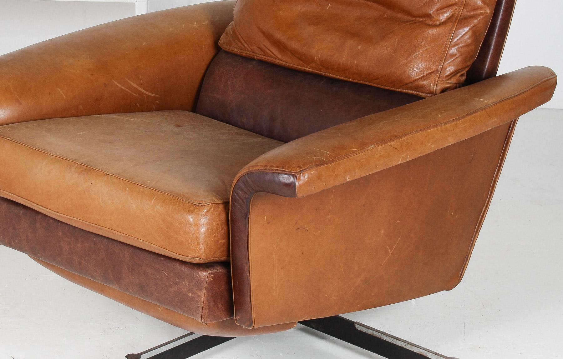 A Stylish1970s Mid-Century Tan Leather Full Recliner Swivel Chair 11