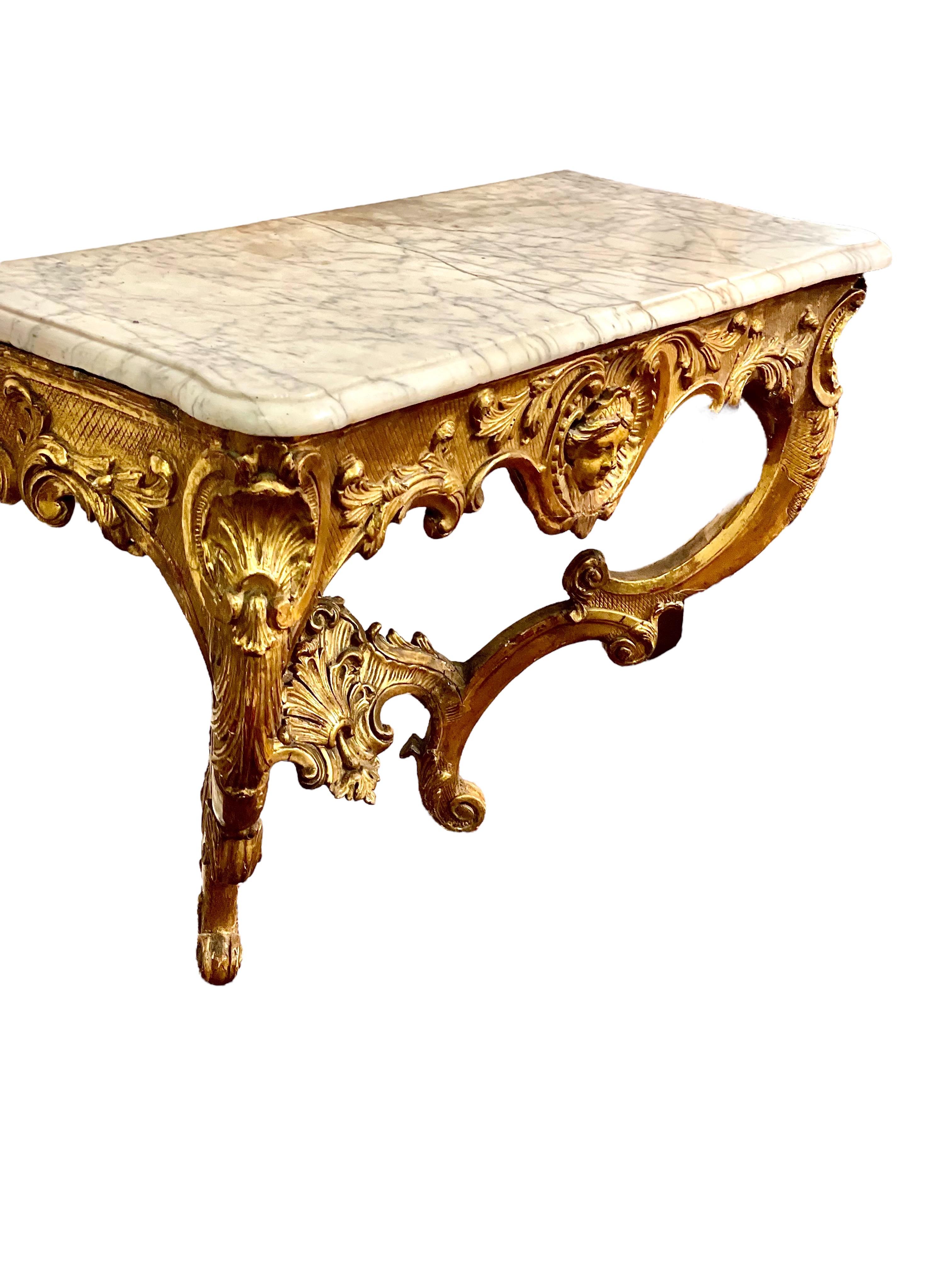 1730s Louis XV Periode Französisch Giltwood Konsolentisch  (Vergoldetes Holz) im Angebot