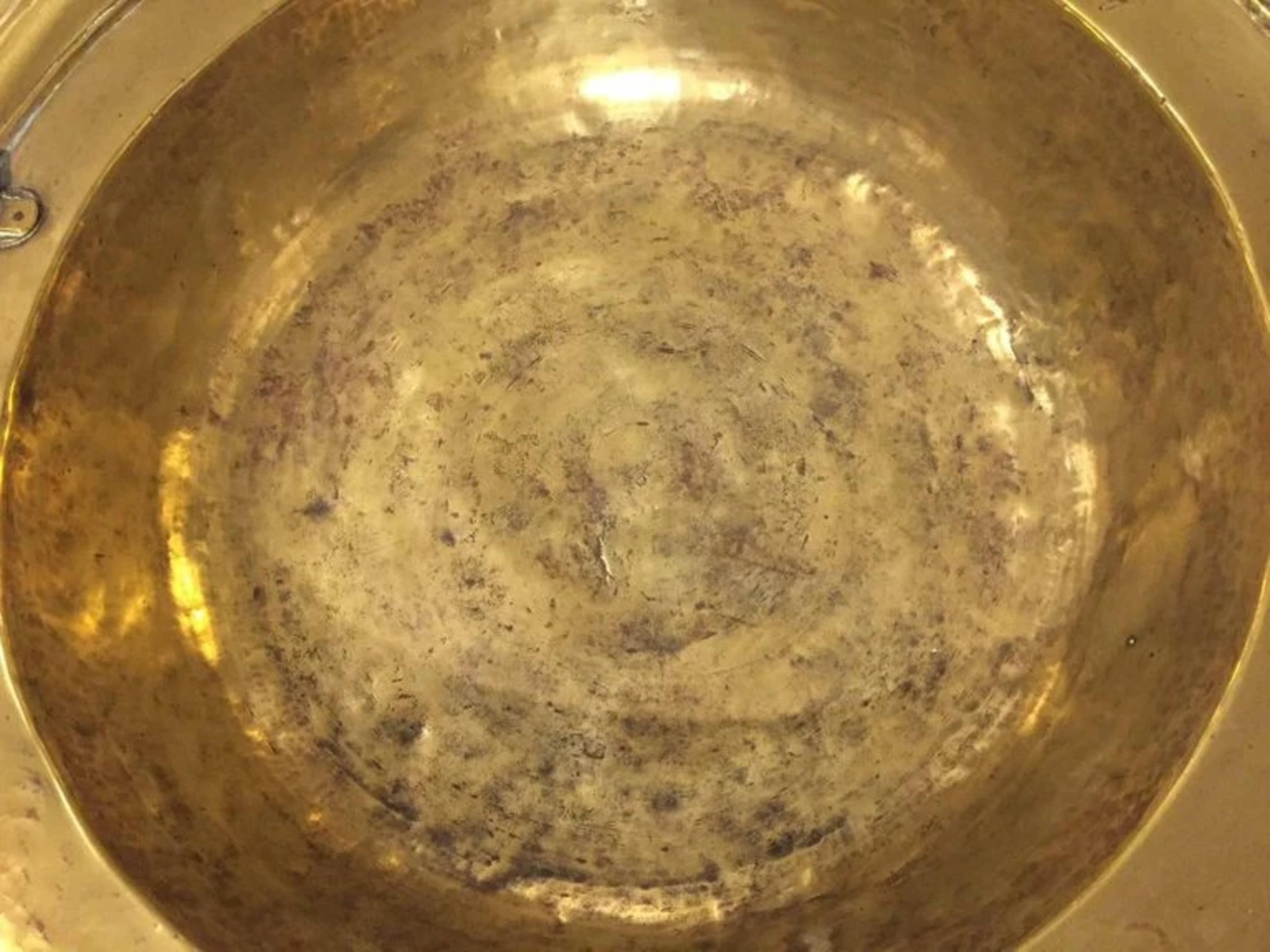 Un sostanzioso braciere spagnolo in rame e ottone, XIX secolo In condizioni buone in vendita a ARMADALE, VIC