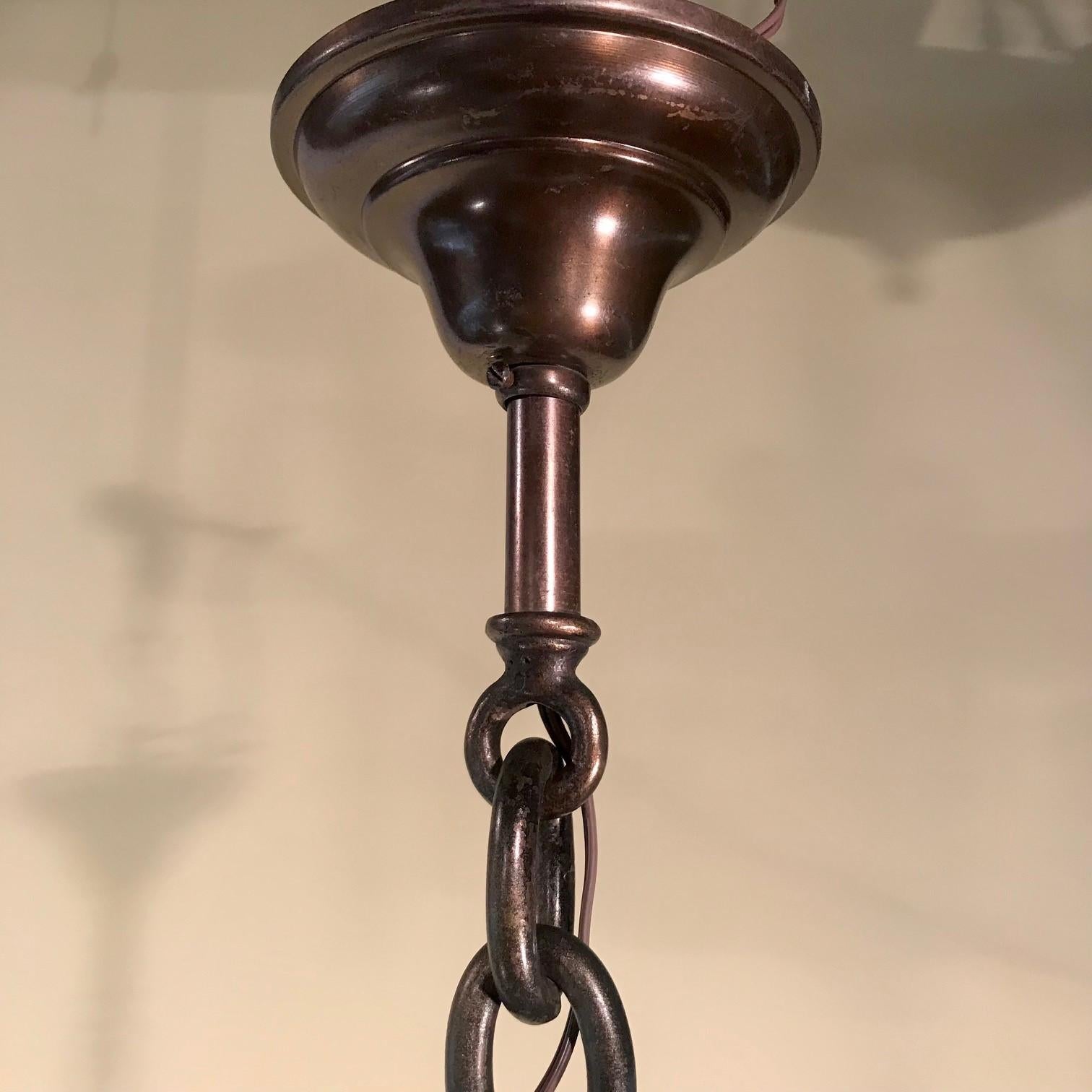  Suite de 12 grands luminaires à suspension en forme de globe en opaline montés sur bronze en vente 1