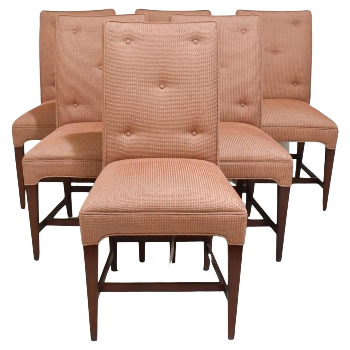 Suite de 6 chaises de salle à manger élégantes de style mi-siècle moderne en vente