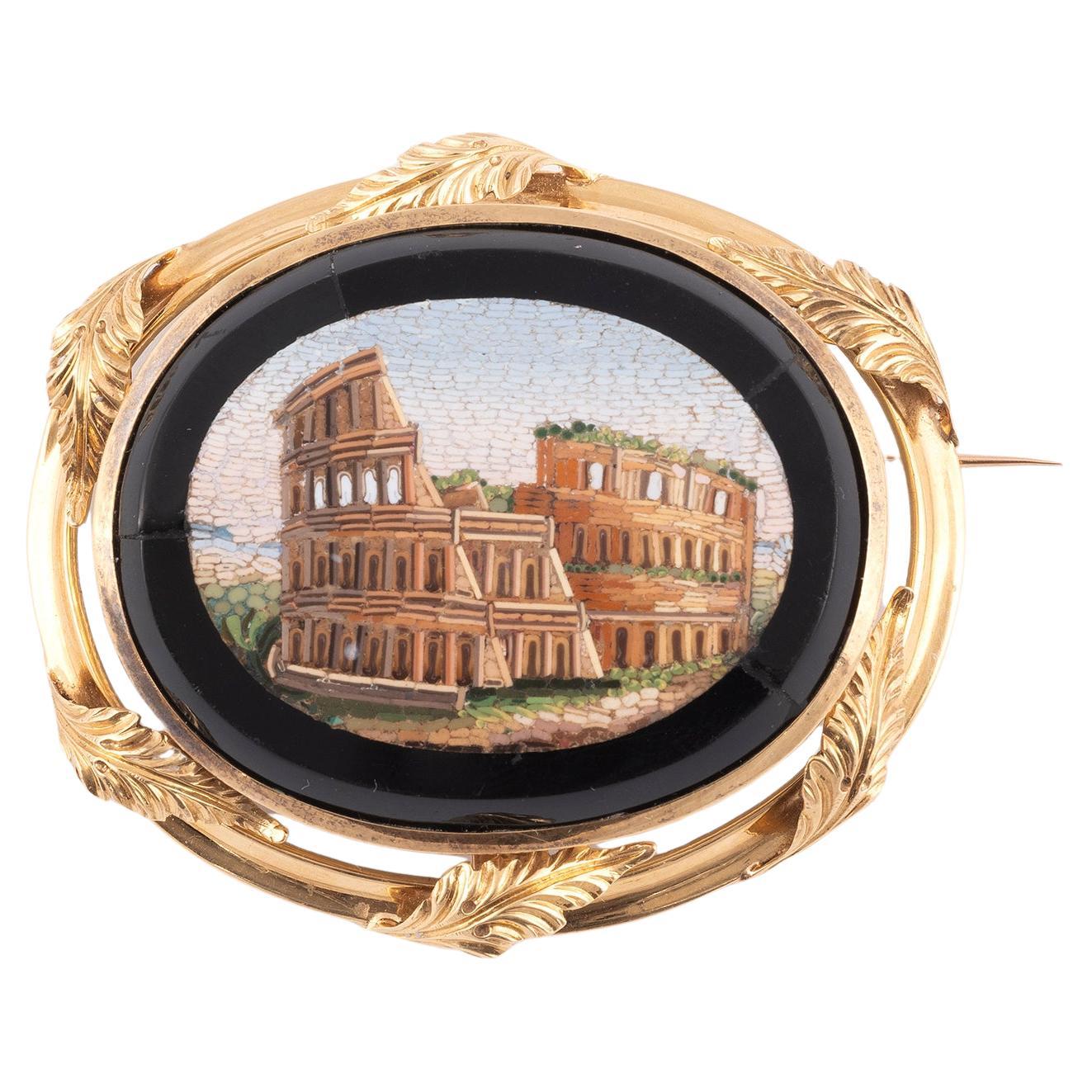 Comprenant un bracelet avec cinq micromosaïques ovales représentant des ruines romaines encadrées par un motif uni et reliées par des maillons, 21,3 cm ; broche 