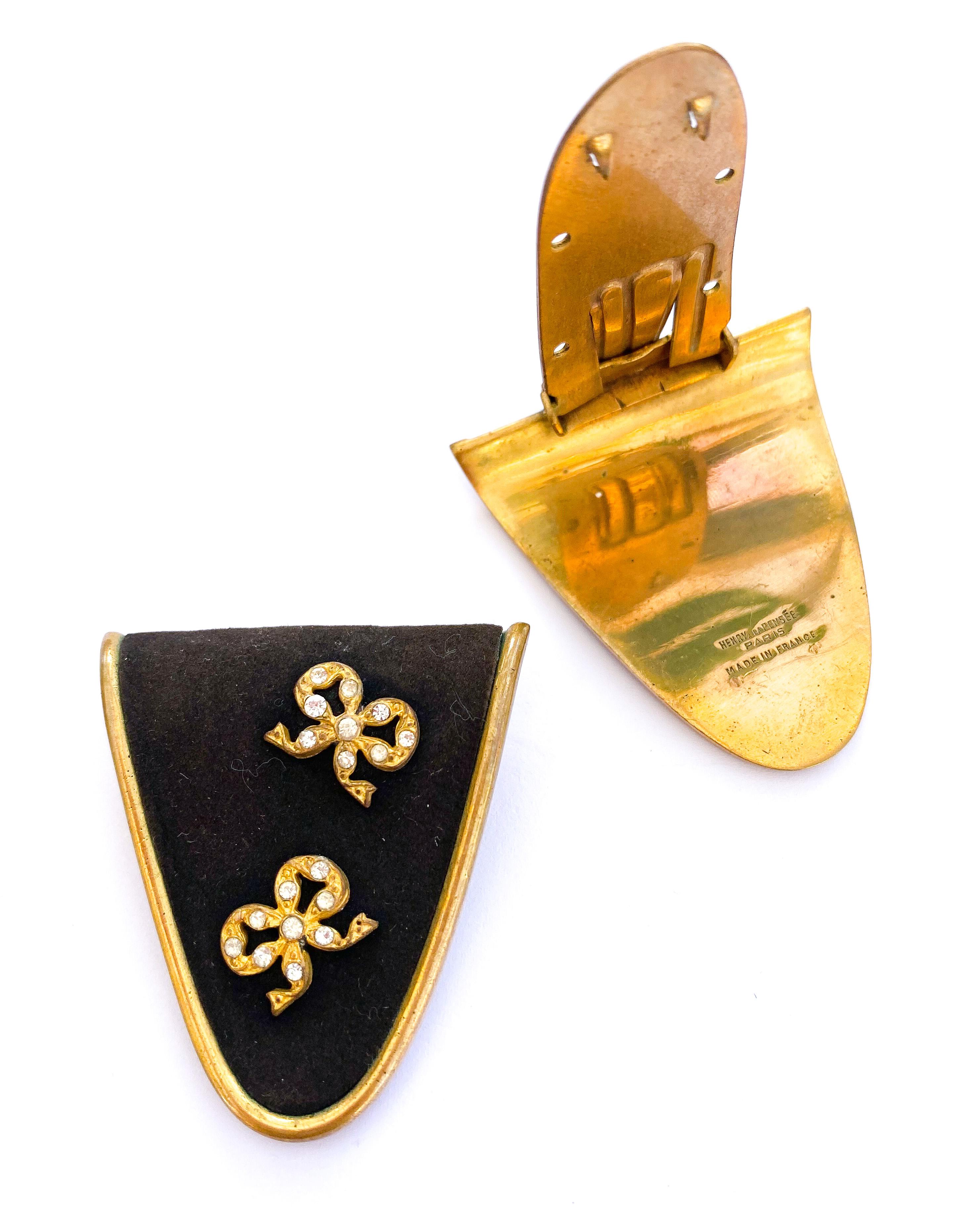 Art Deco A suite of gilt metal and black suede jewellery by Henri A La Pensee, Paris. For Sale