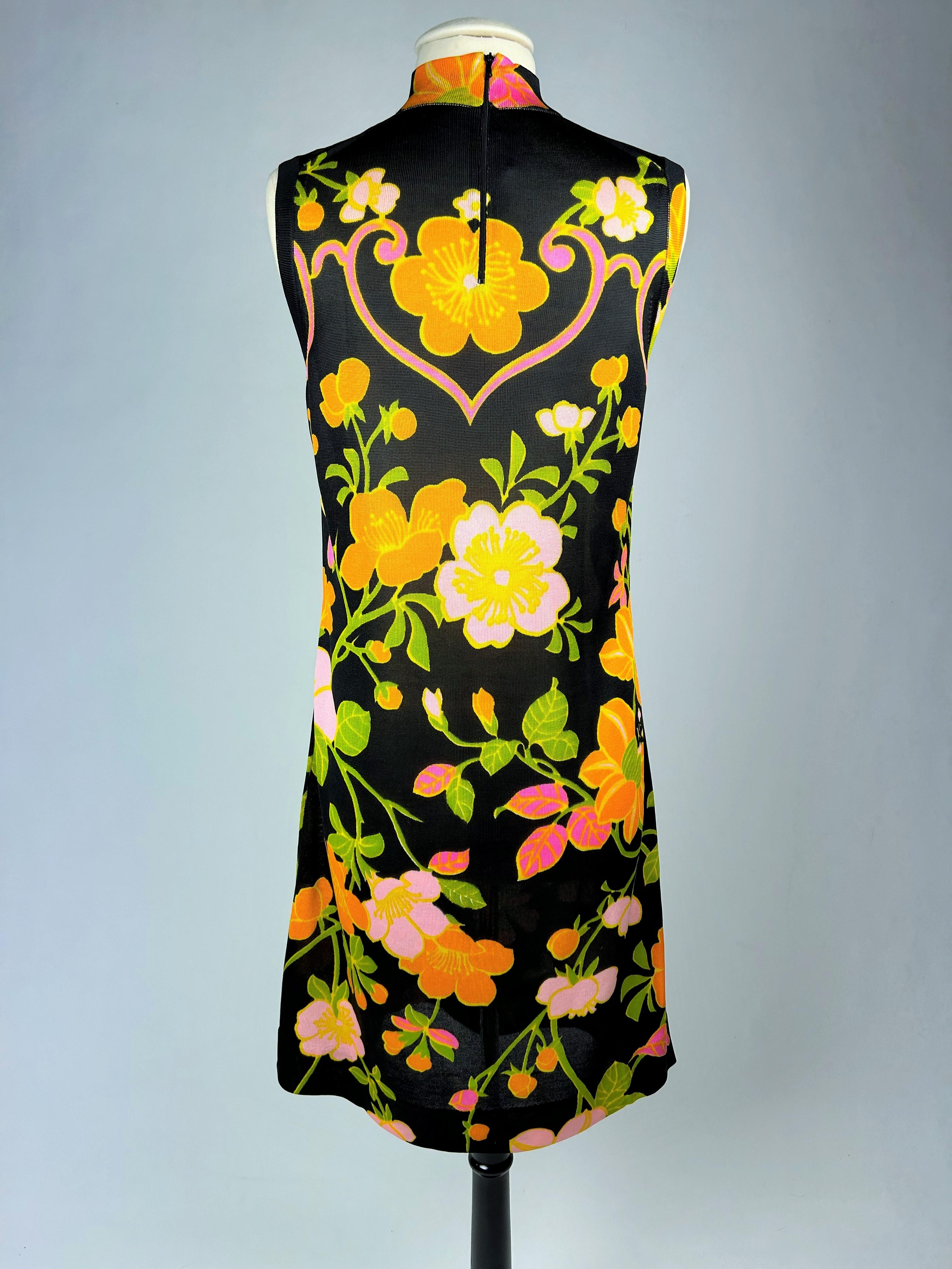 A Summer Dress By Léonard in silk knit printed with psychedelic flowers C. 1968 For Sale 7