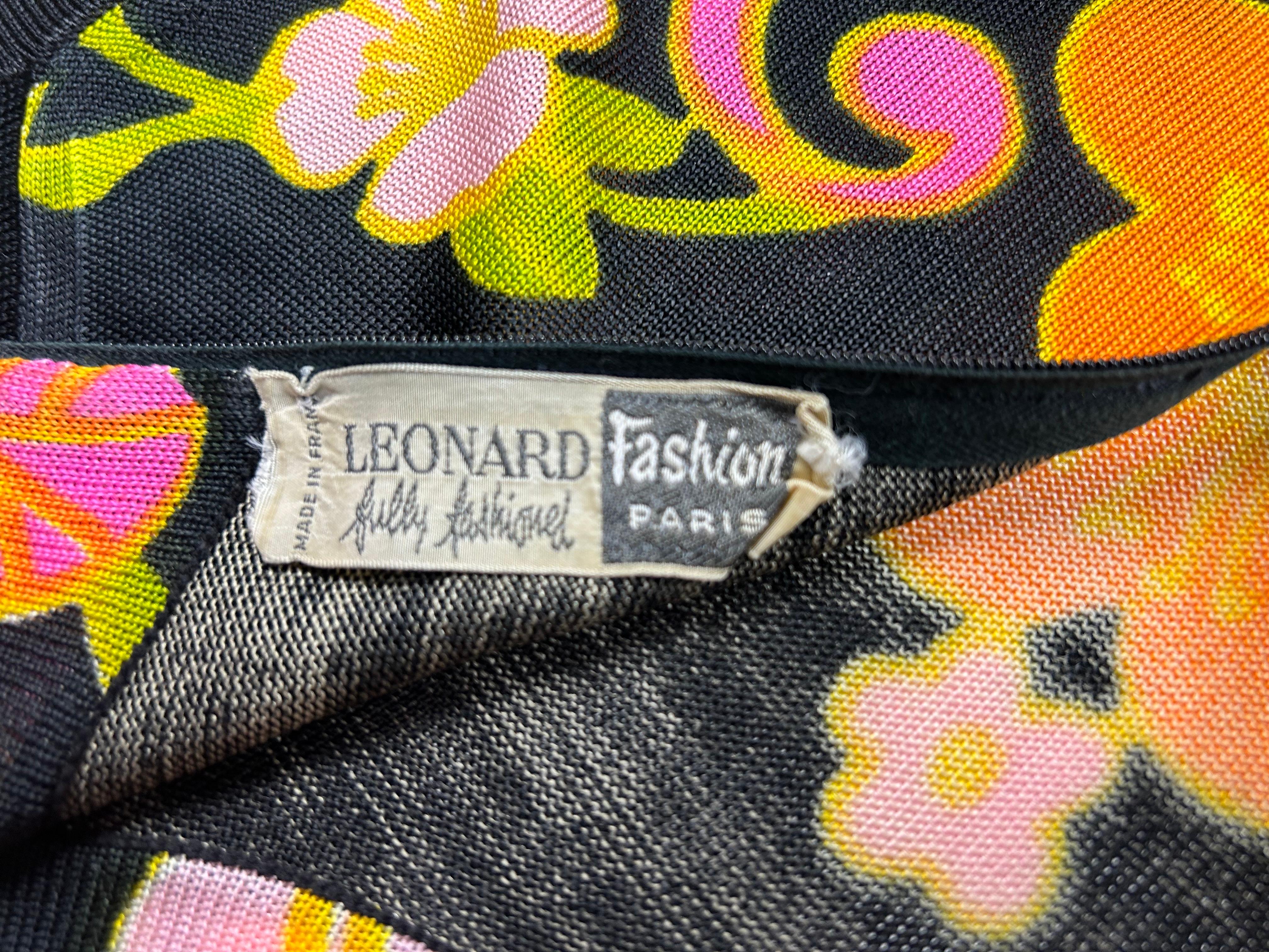 Ein Sommerkleid von Léonard aus Seidenstrick, bedruckt mit psychedelischen Blumen, ca. 1968 im Zustand „Gut“ im Angebot in Toulon, FR