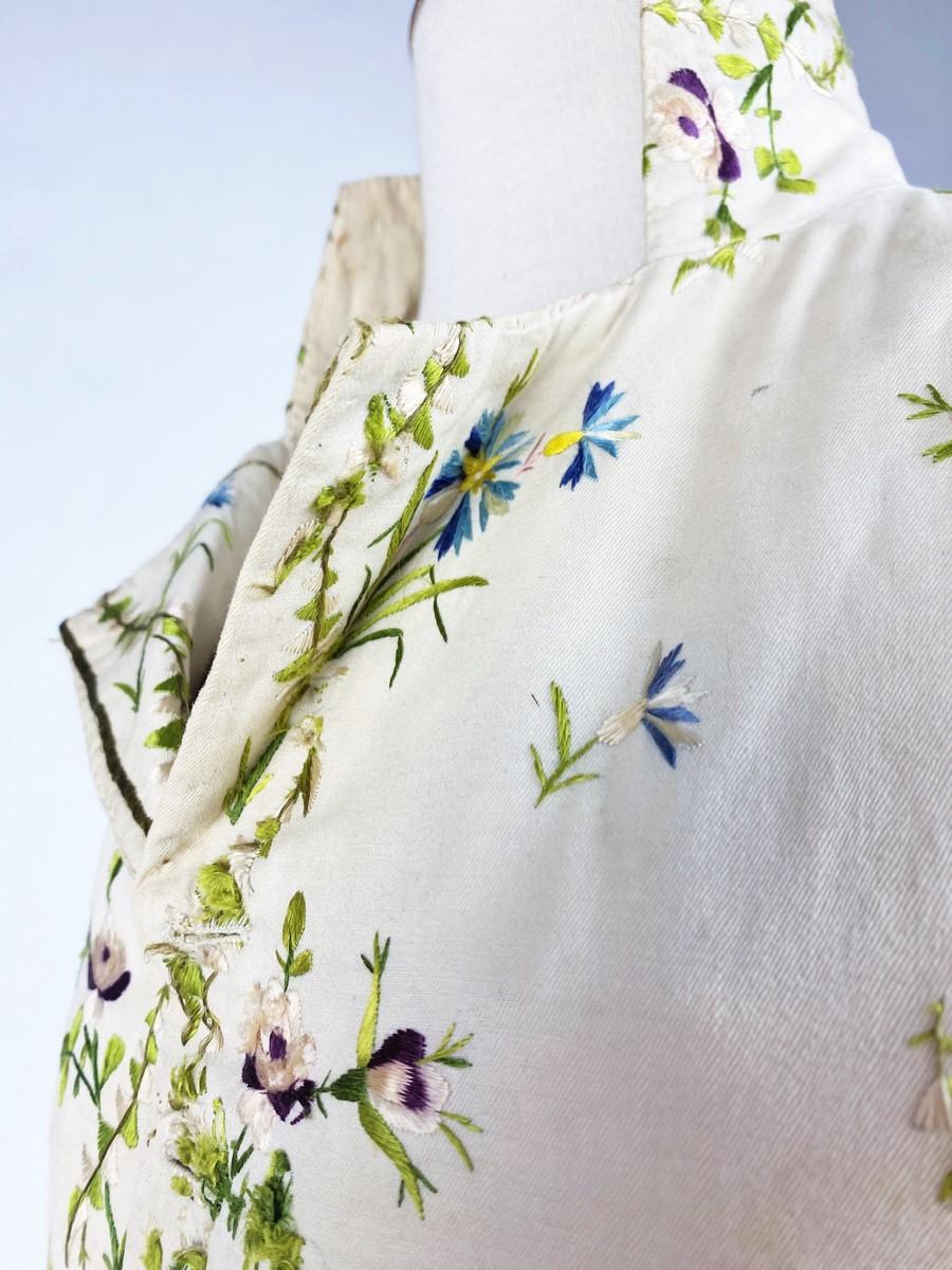 A Summer silk embroidered waistcoat - Directoire period - France Circa 1800 5