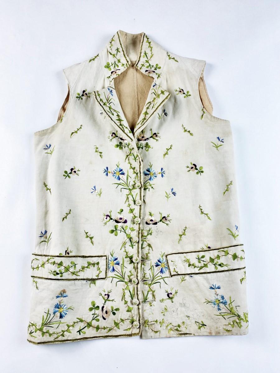 A Summer silk embroidered waistcoat - Directoire period - France Circa 1800 8