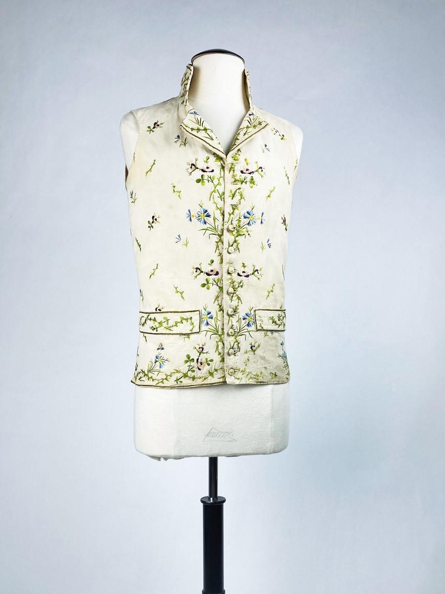 Gray A Summer silk embroidered waistcoat - Directoire period - France Circa 1800