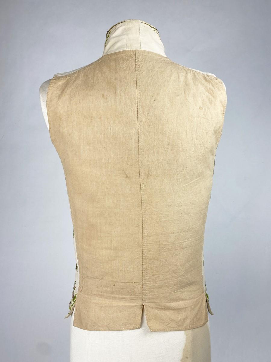 A Summer silk embroidered waistcoat - Directoire period - France Circa 1800 2