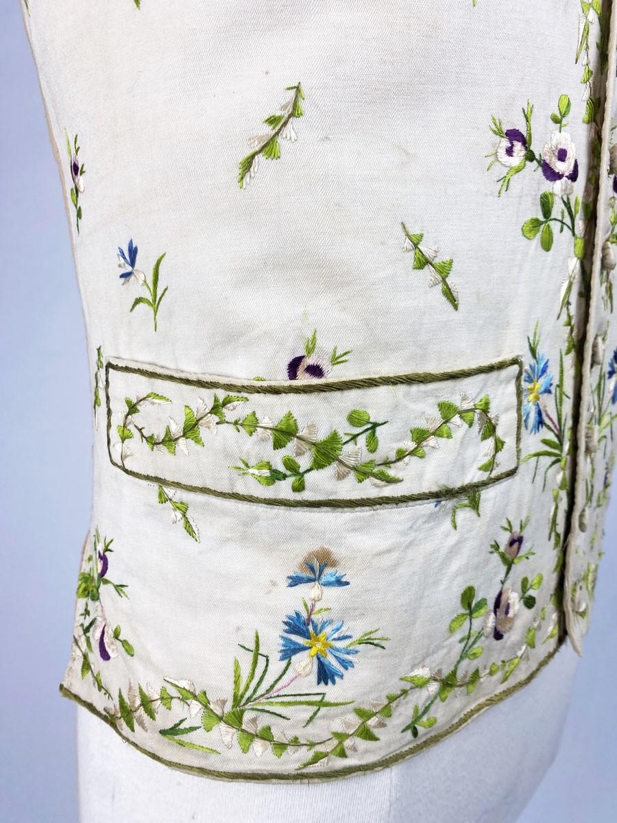A Summer silk embroidered waistcoat - Directoire period - France Circa 1800 4