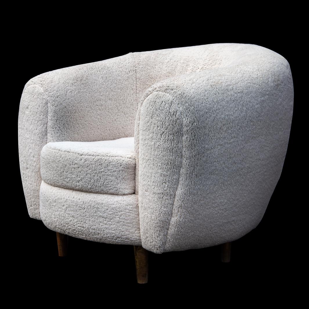 A SUMPTUOUS BOUCLE ARMCHAIR BY GUGLIELMO ULRICH - ATTRIBUTED c1950 In Good Condition In London, GB