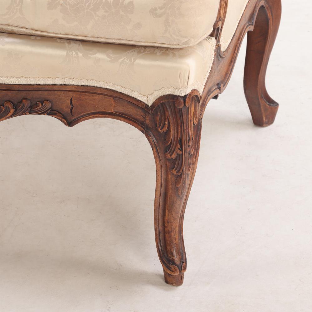 Un suntuoso sillón Luis XV Marqués, C. 1900. Tapicería en venta