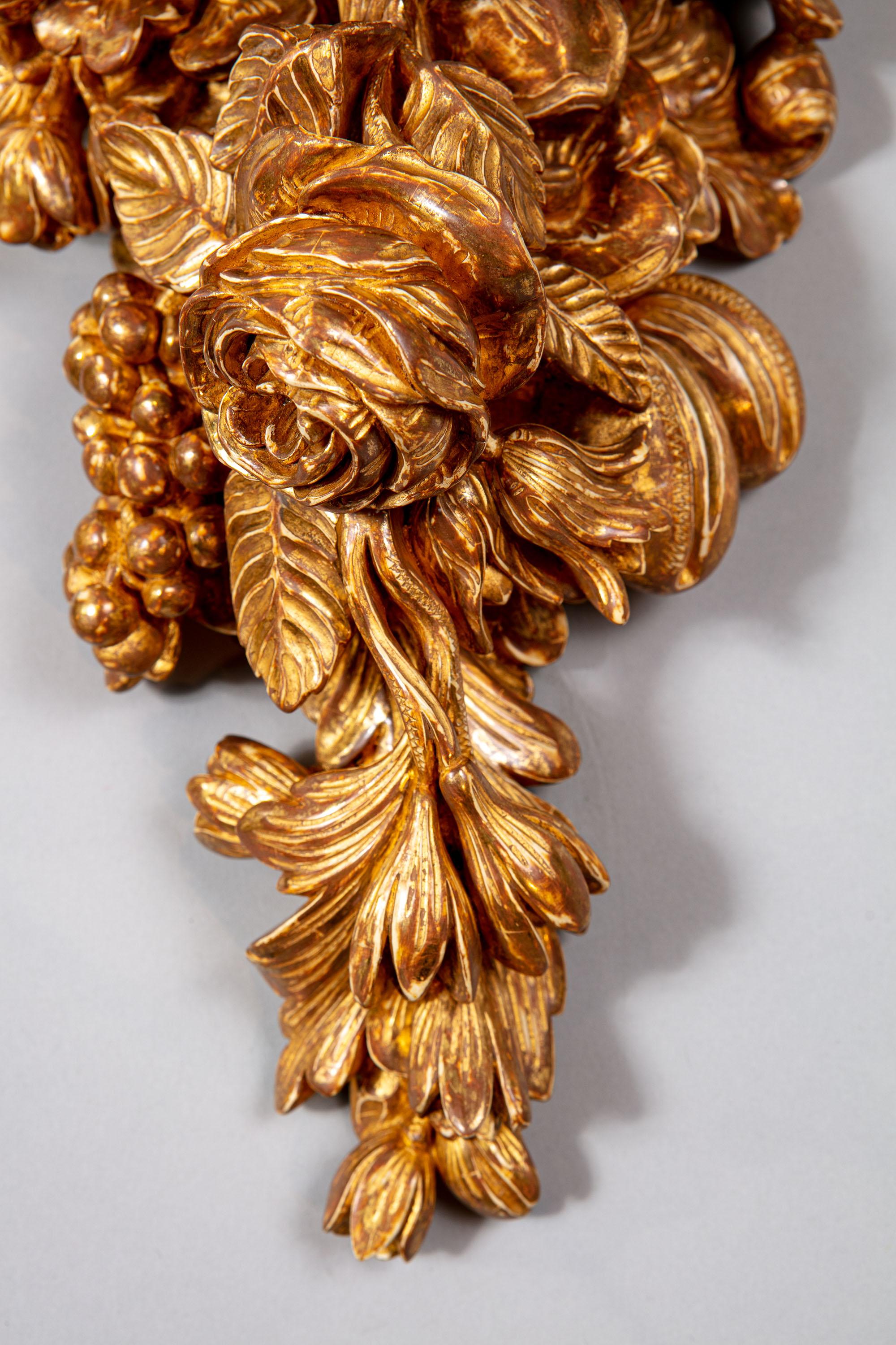 Giltwood A sumptuous pair of George III carved giltwood wall brackets For Sale
