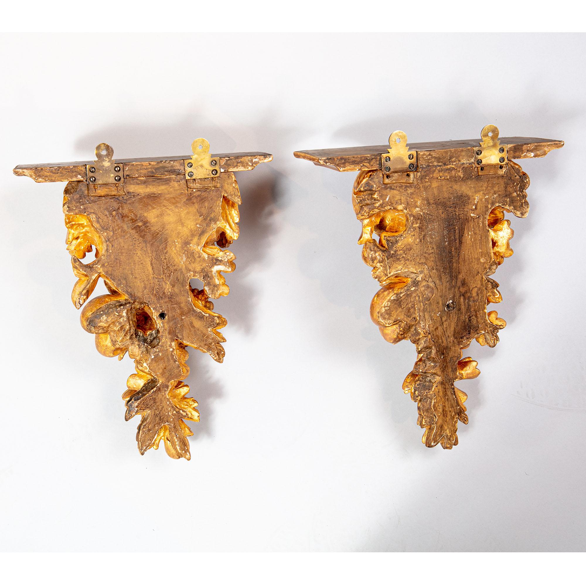 A sumptuous pair of George III carved giltwood wall brackets For Sale 2
