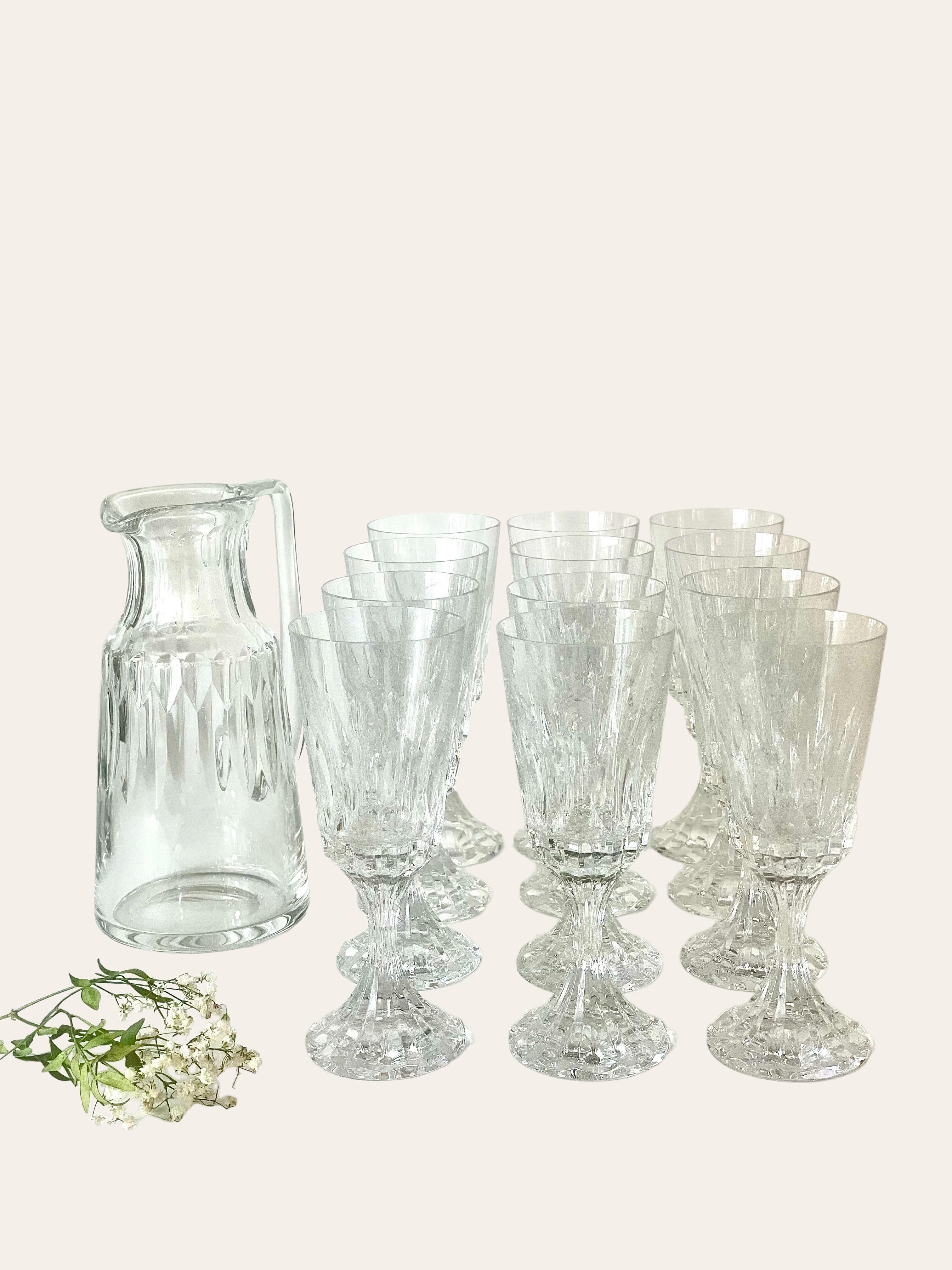 20th Century Set of Six Baccarat Crystal Wine Glasses For Sale