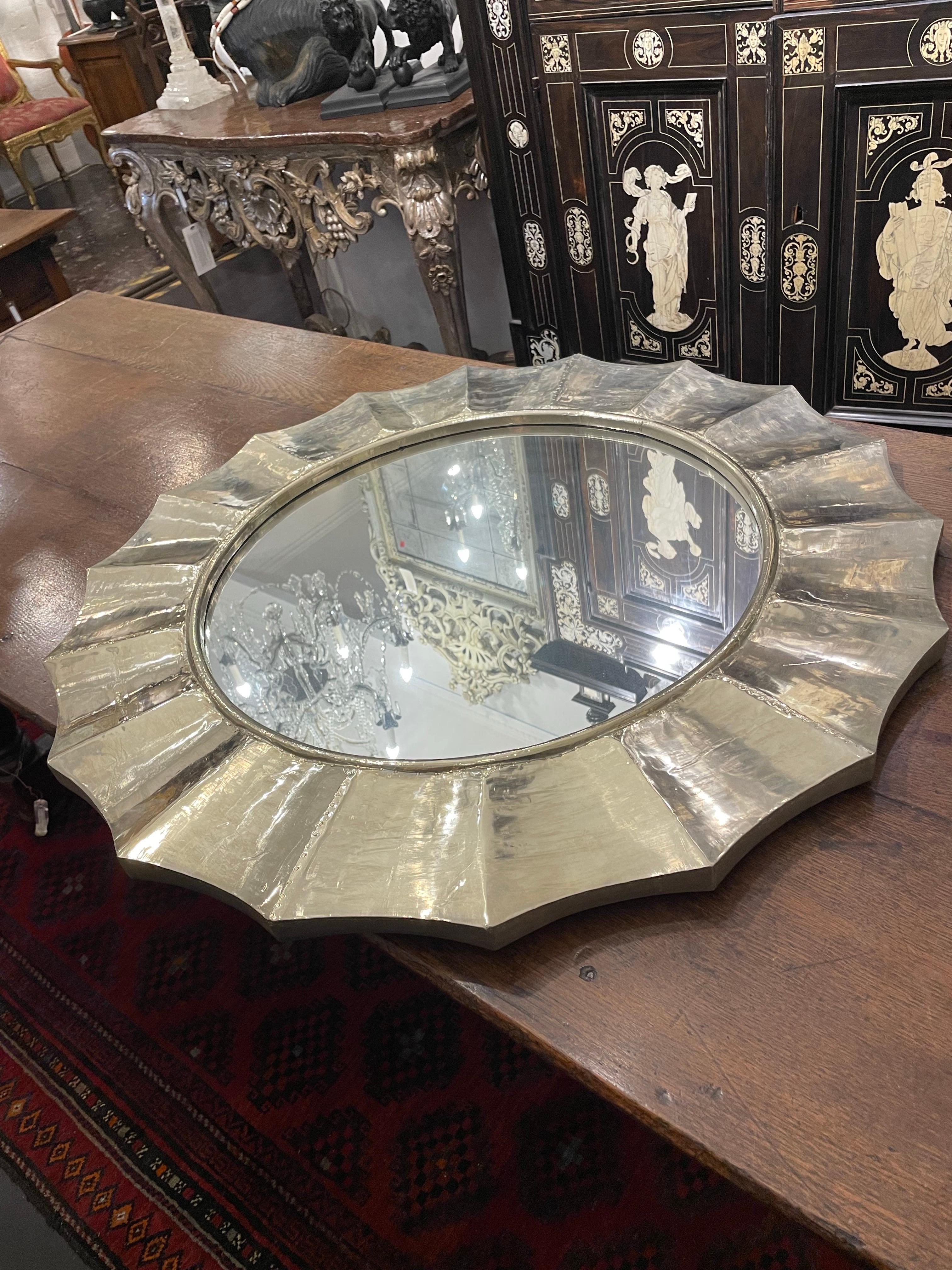 Australien Miroir Sunburst avec superposition de métal pressé en vente